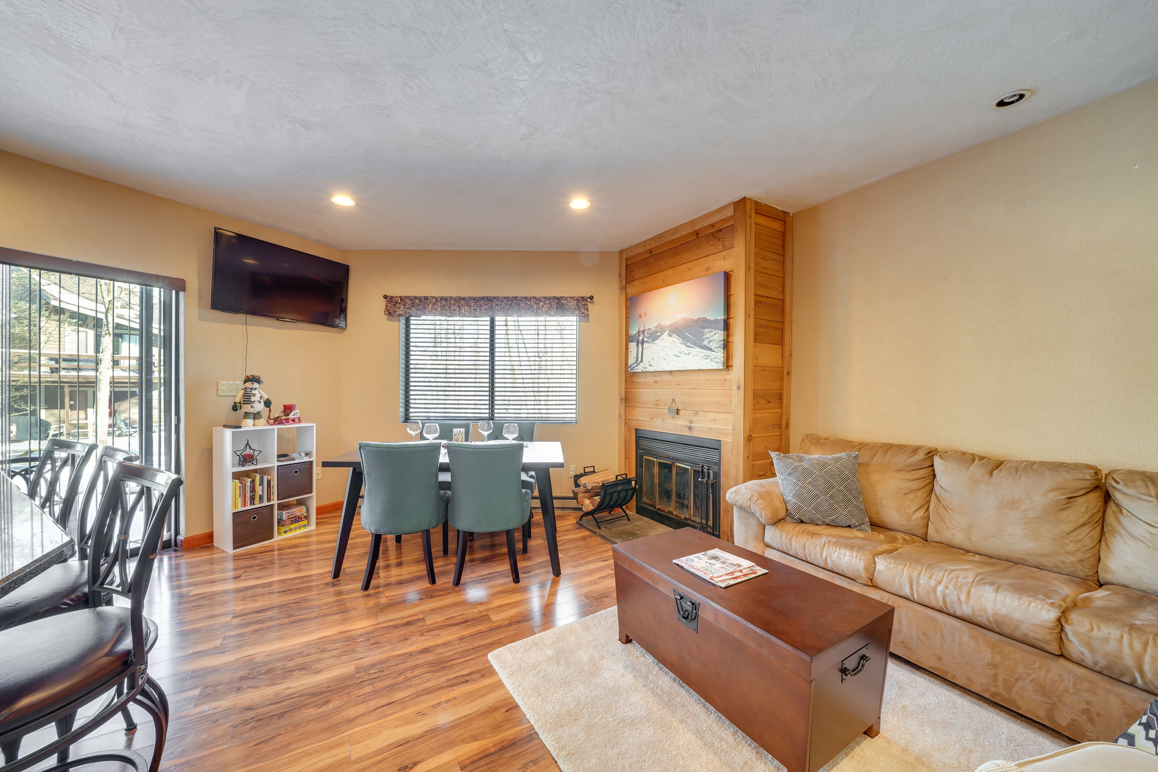 Somerset Vacation Rental | 2BR | 1.5BA | Stairs Required | 820 Sq Ft