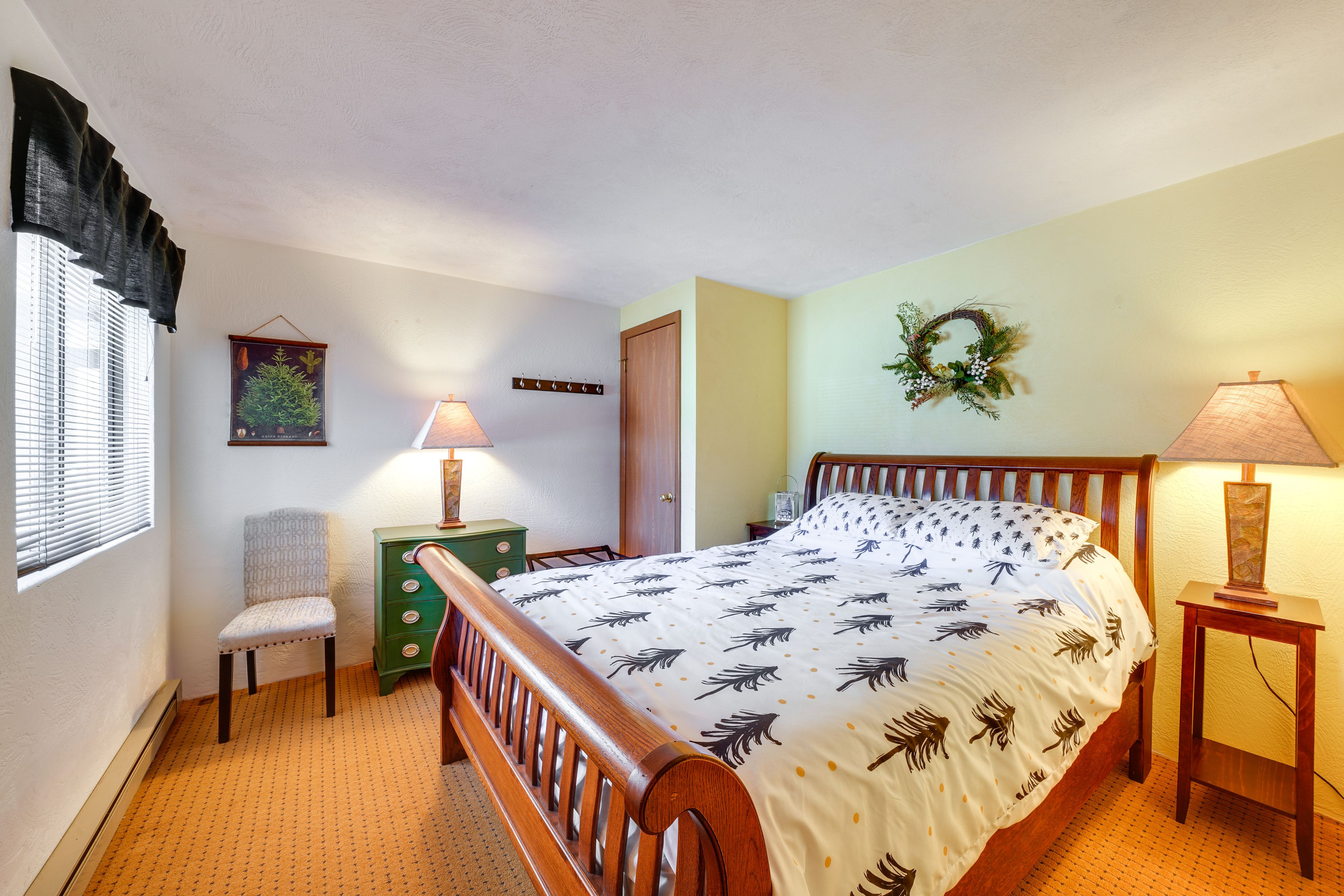 Bedroom 2 | Queen Bed