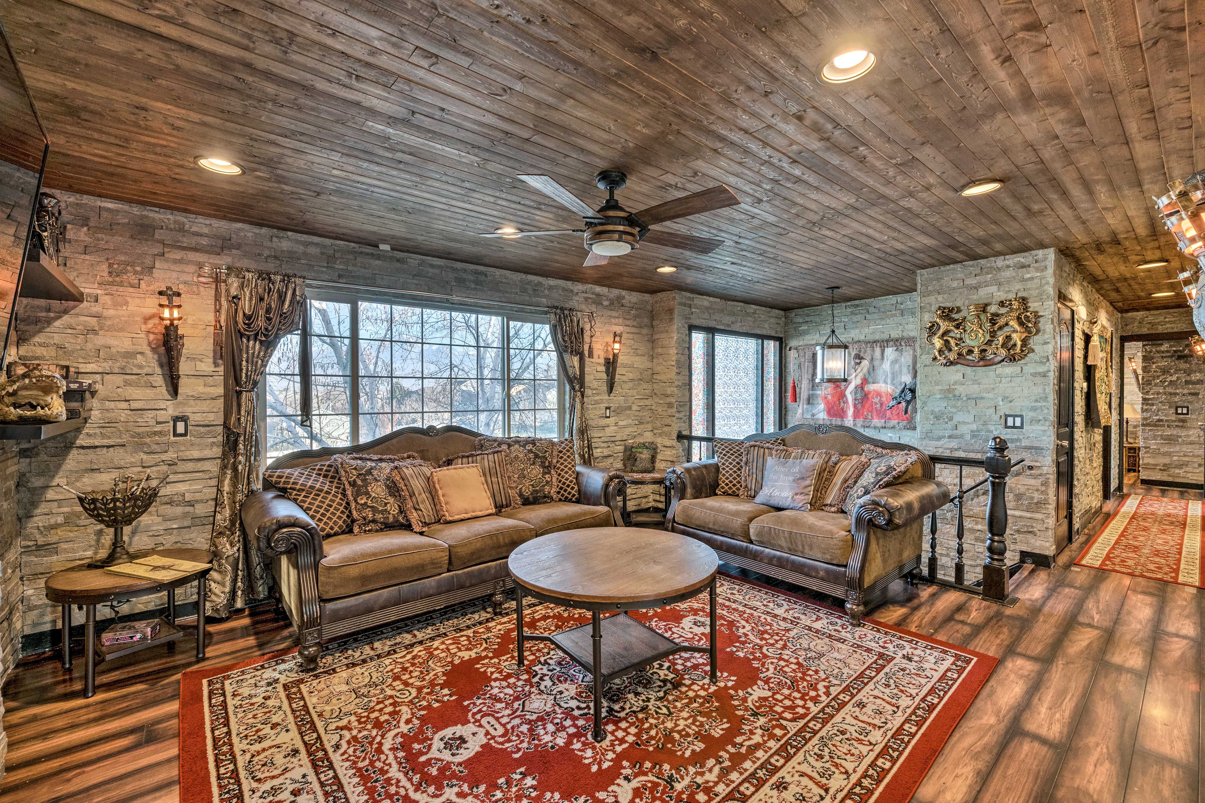 Living Room | Central A/C & Heating | Keyless Entry