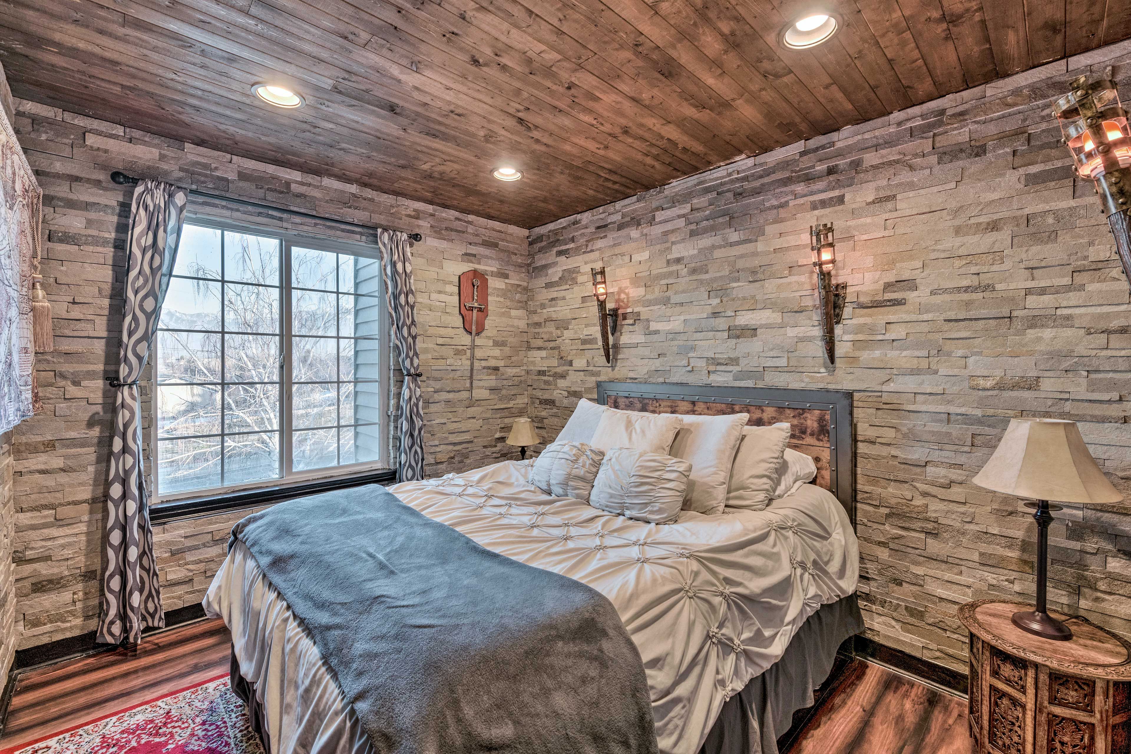 Bedroom 3 | Queen Bed