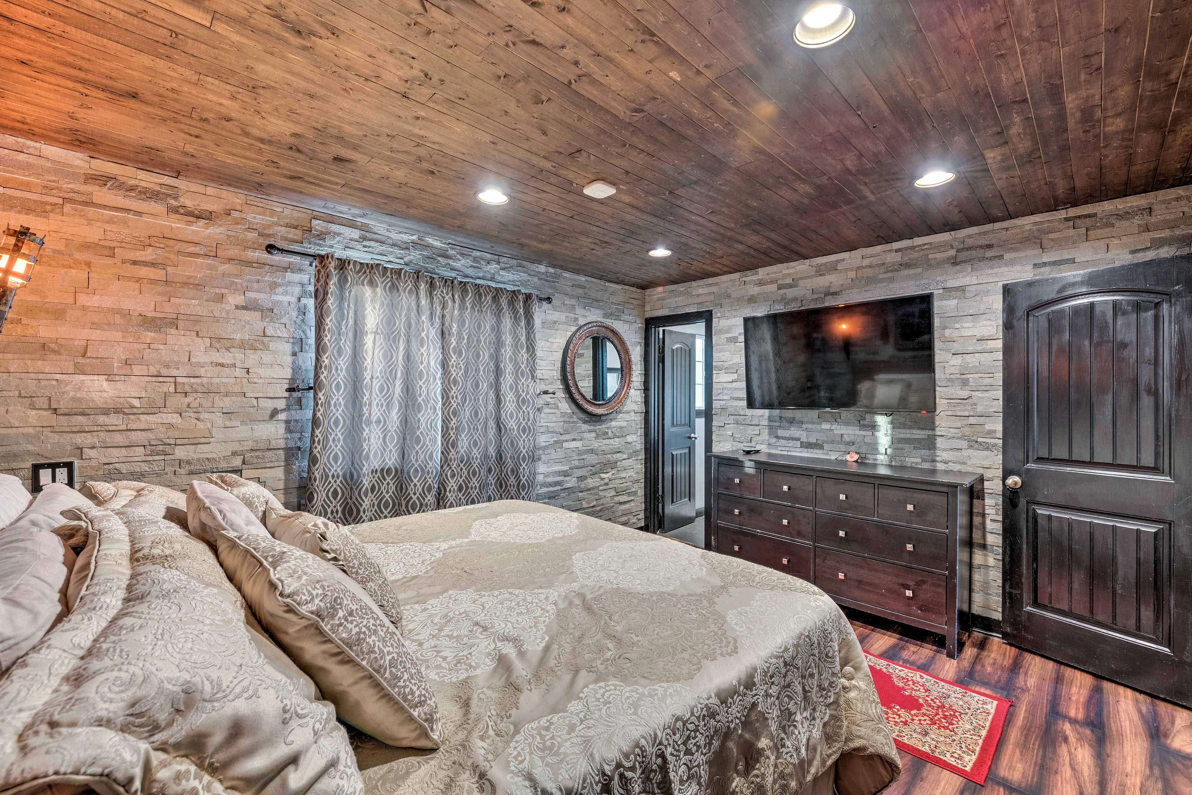 Bedroom 1 | Linens & Towels Provided