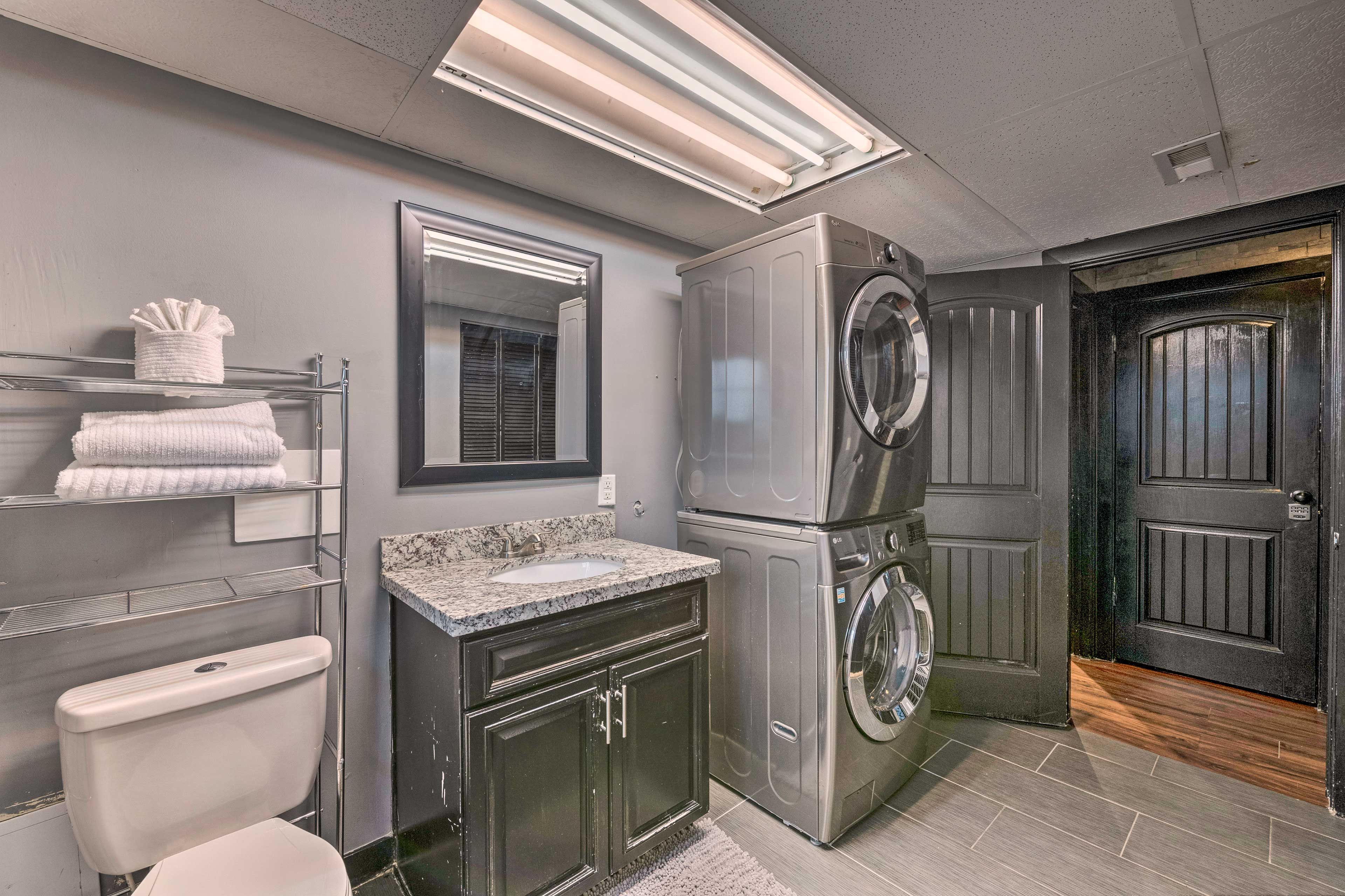 Full Bathroom & Laundry Room | Laundry Detergent Provided | Iron & Ironing Board