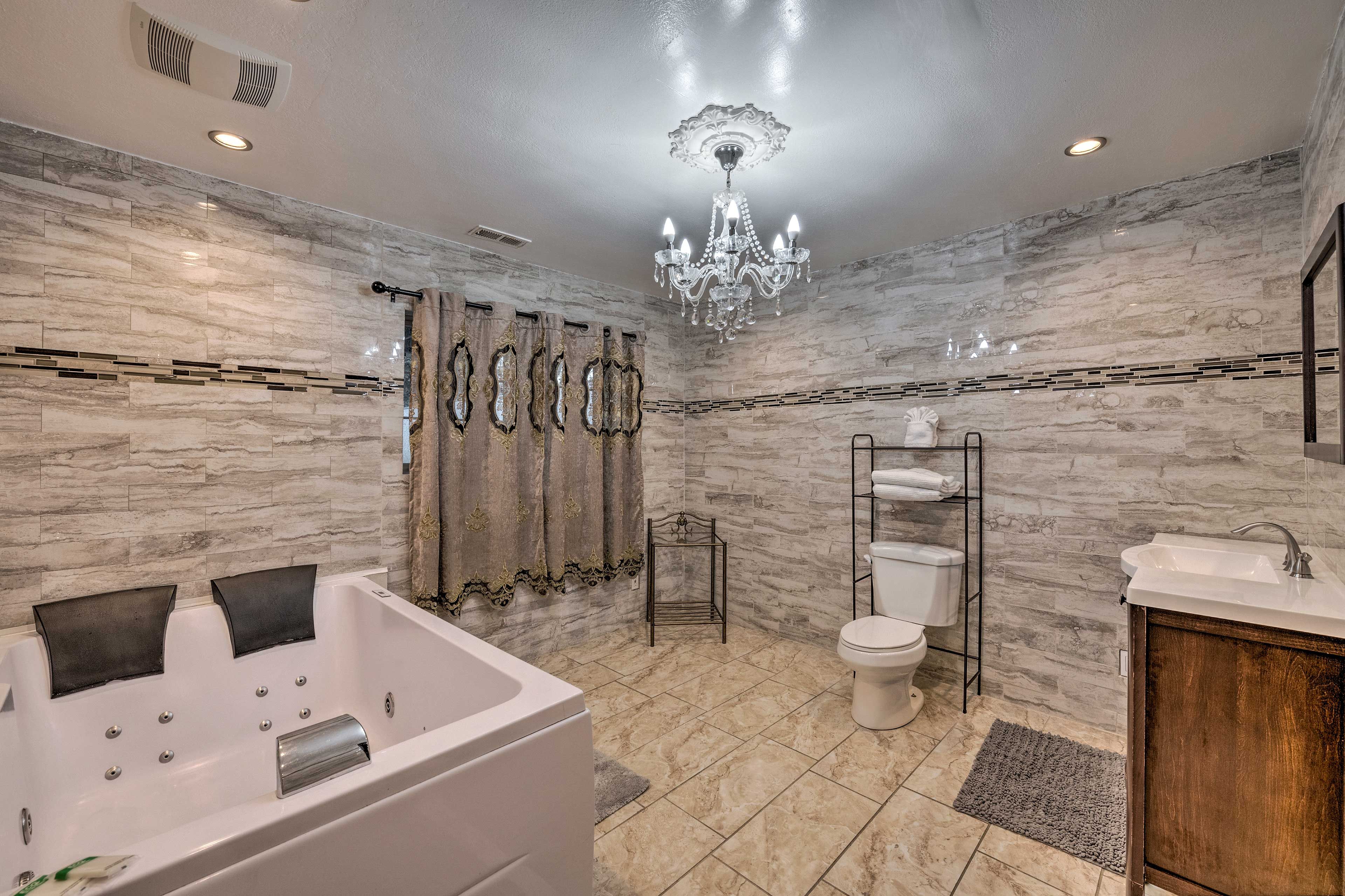 Full Bathroom | Jacuzzi Bathtub