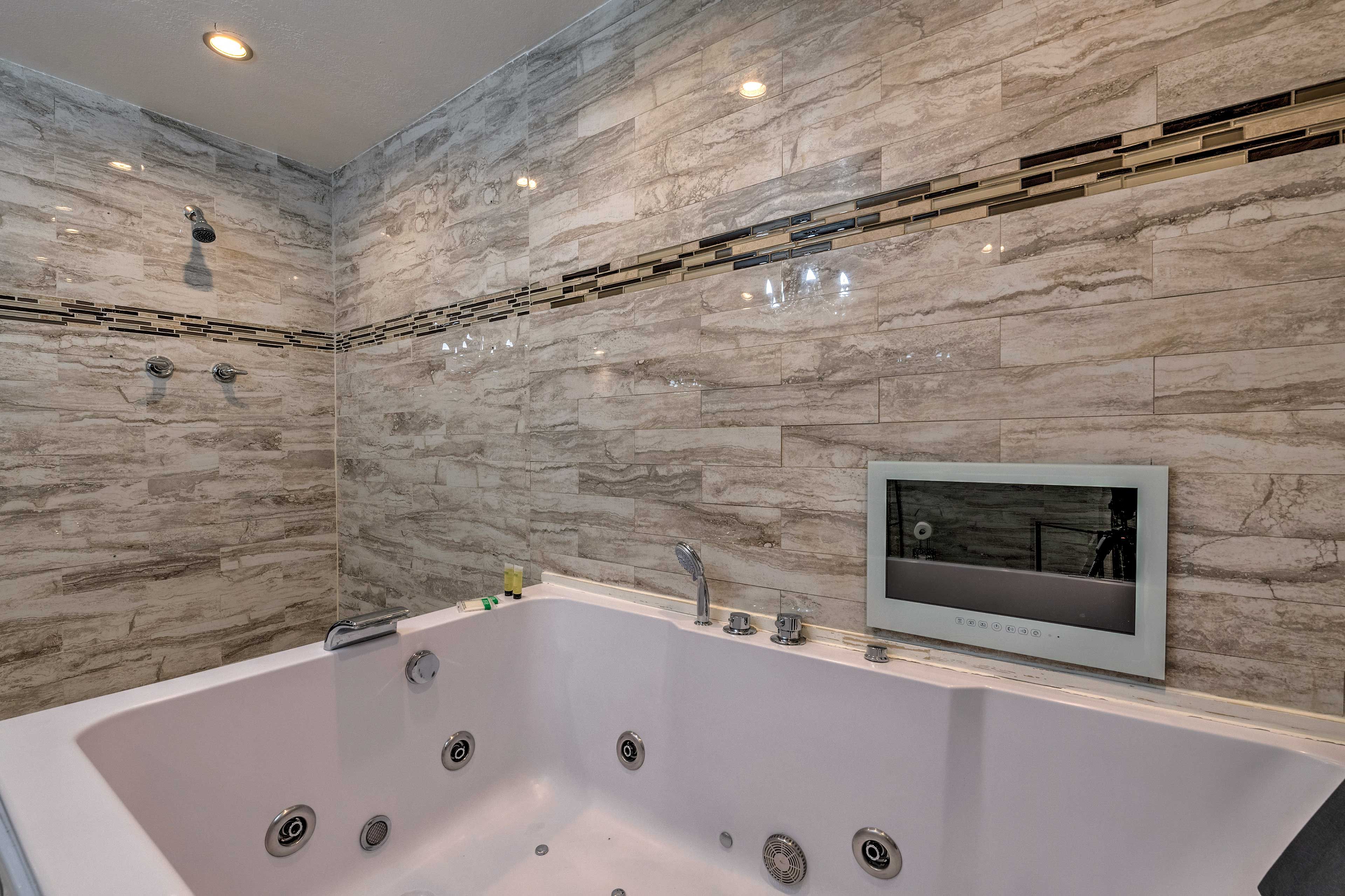 Full Bathroom | Built-In TV
