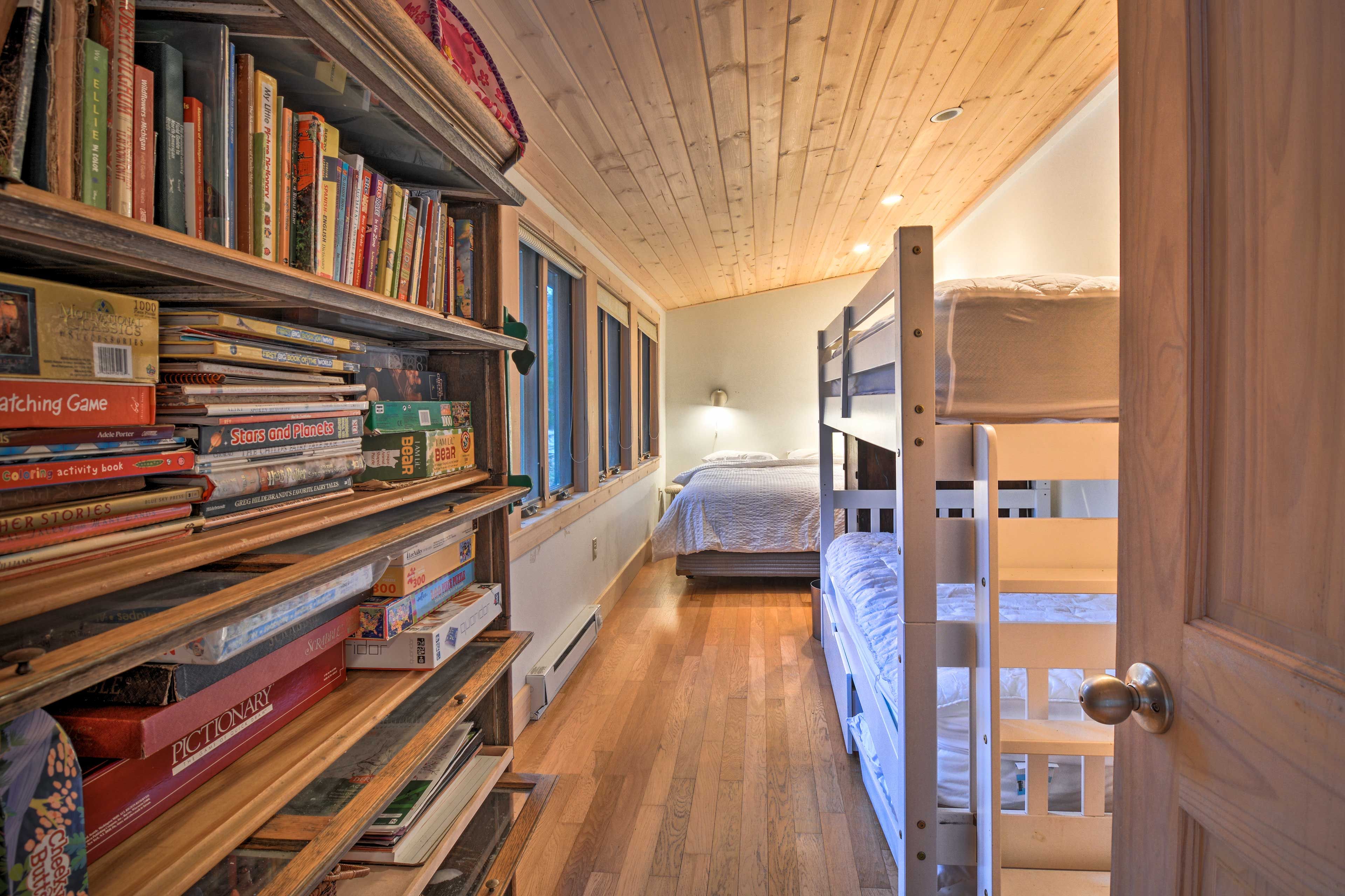 Bedroom 3 | Twin Bunk Bed | Queen Bed