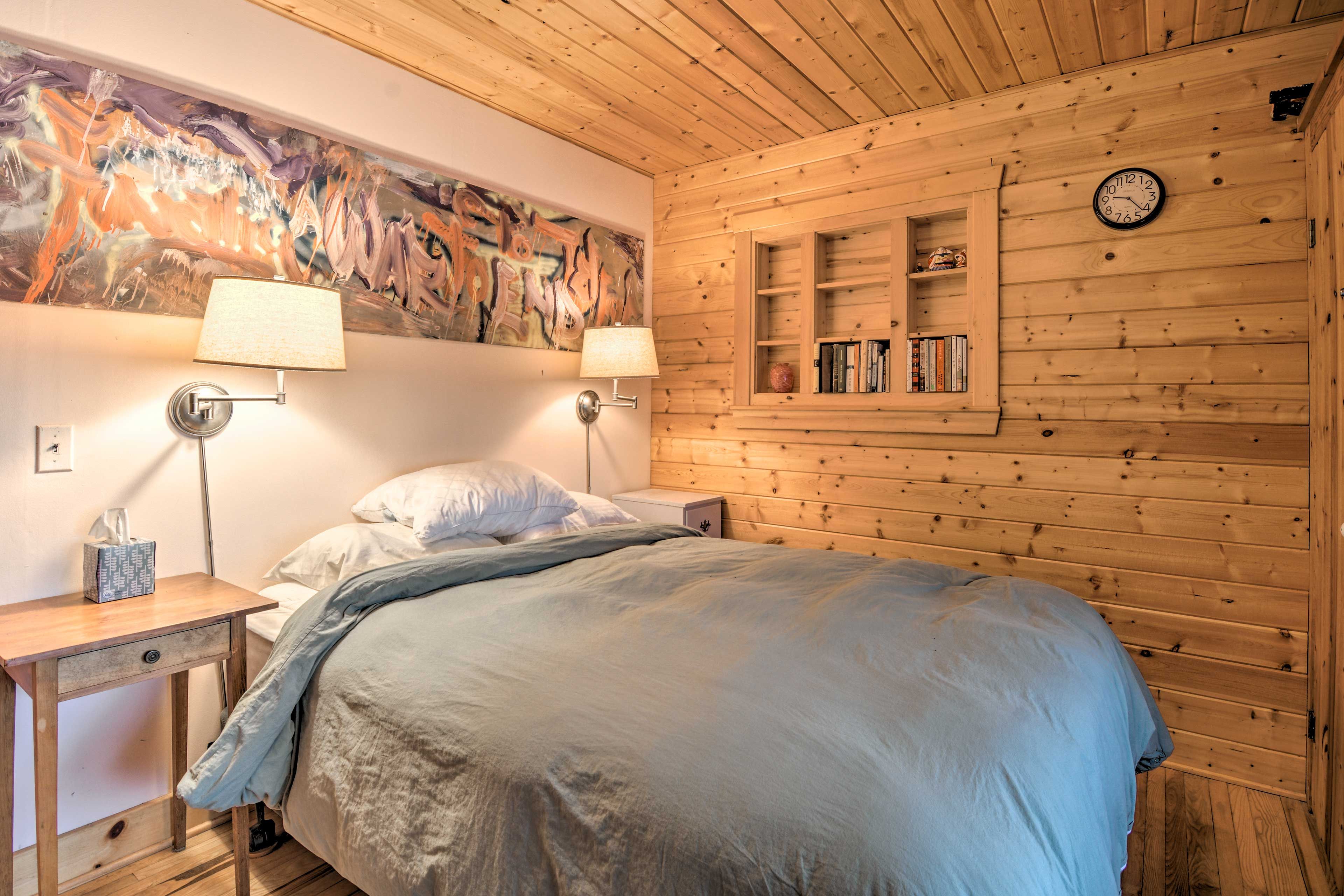 Bedroom 2 | Queen Bed