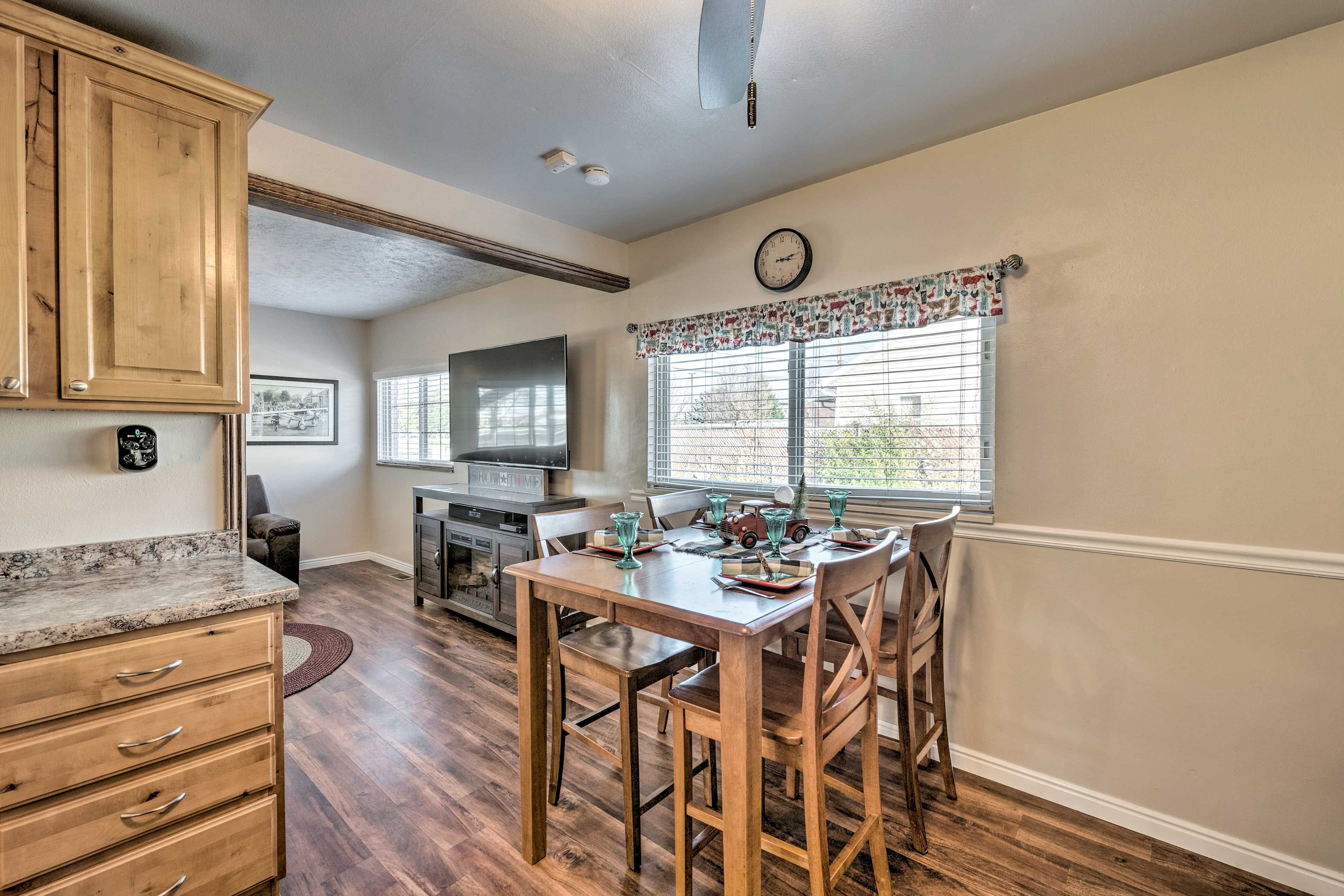 Dining Area | Dishware & Flatware