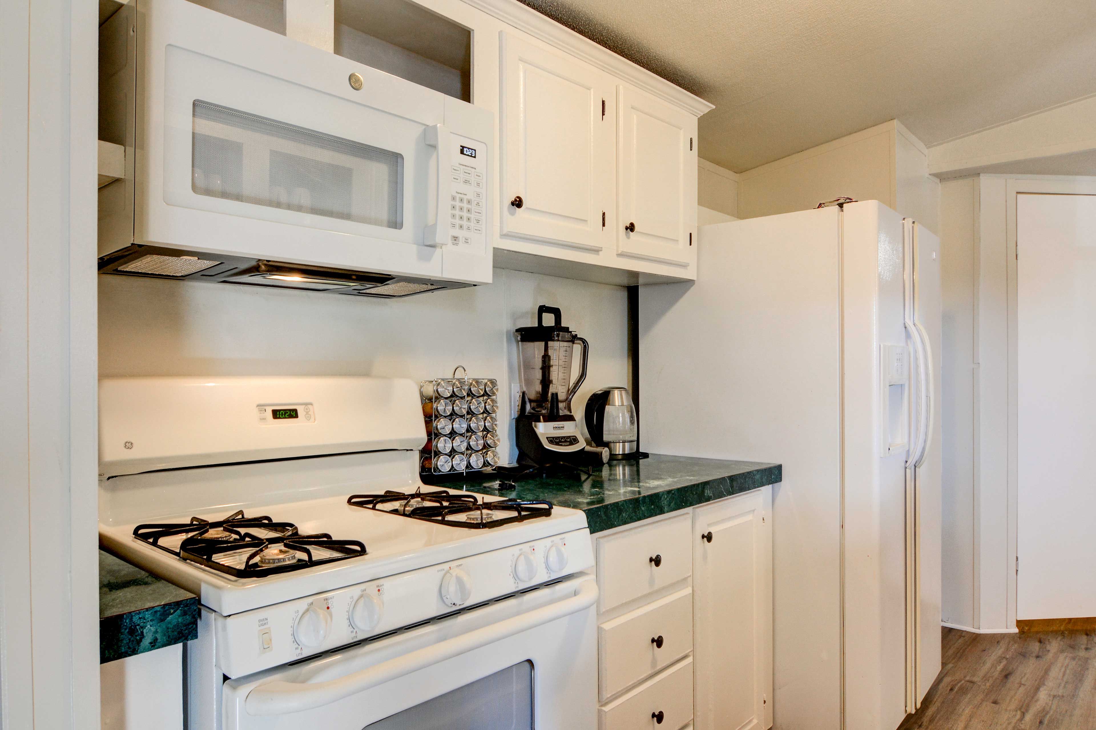 Well-Equipped Kitchen | Ice Maker