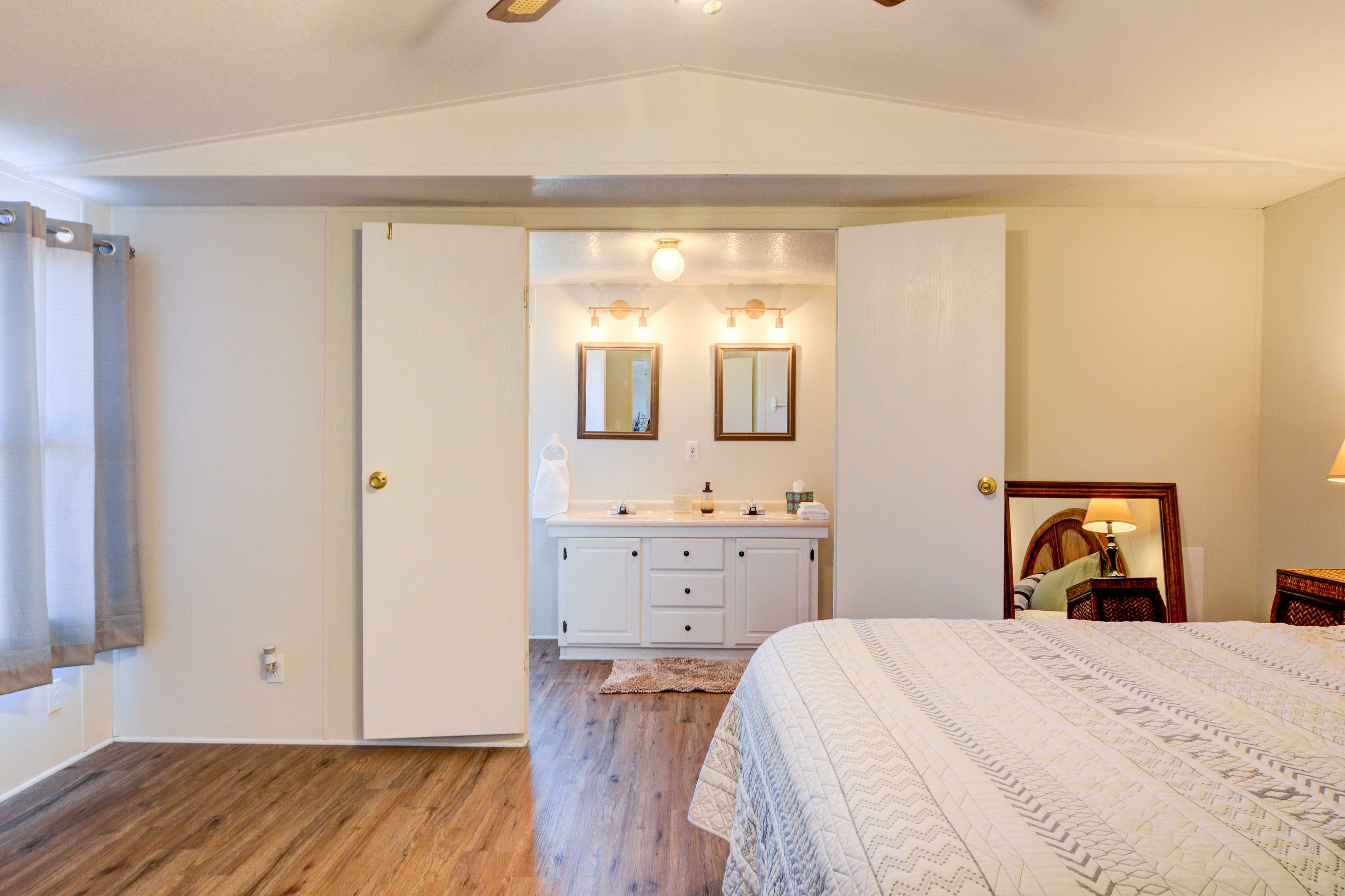 Bedroom 1 | Linens & Towels