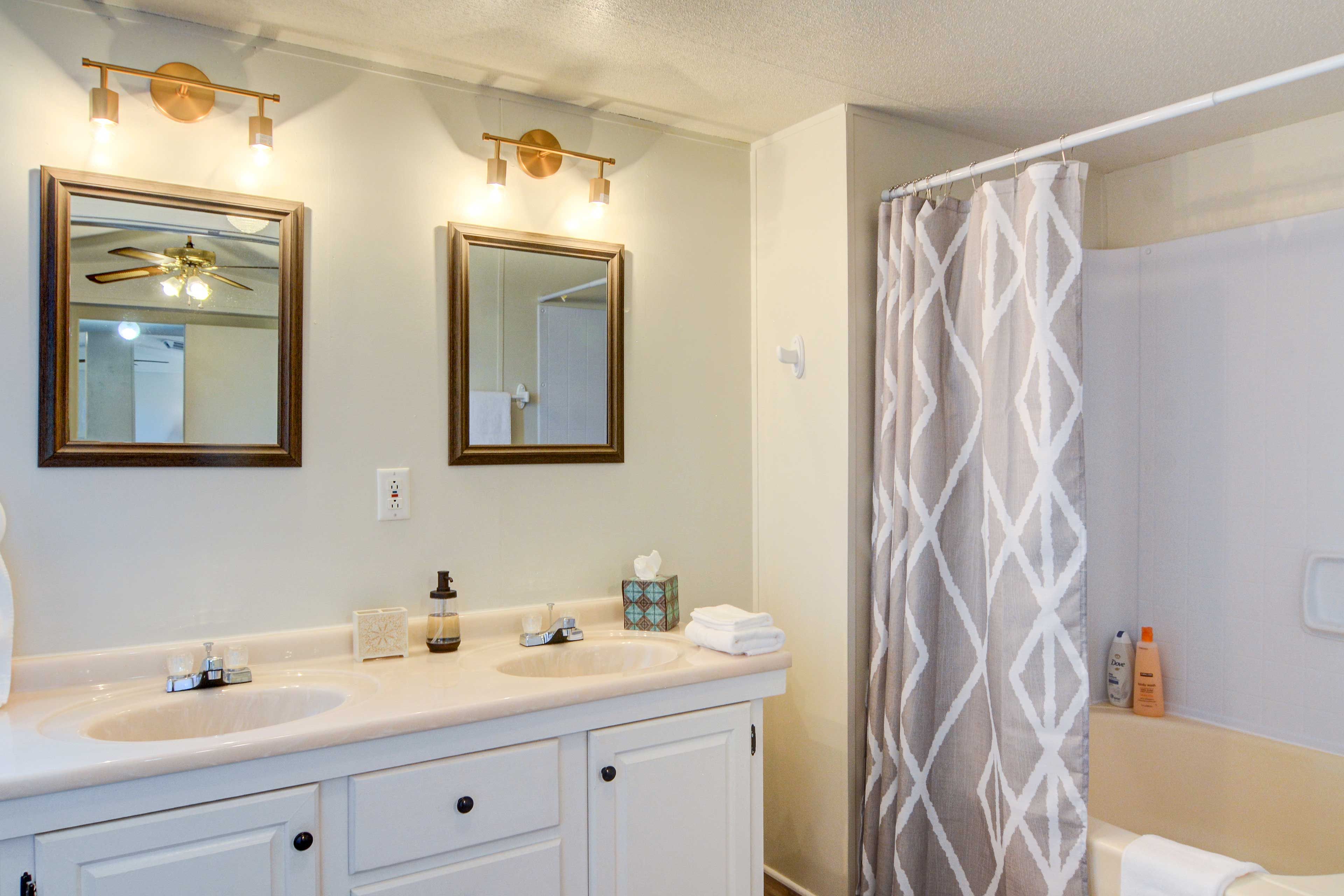 Full En-Suite Bathroom | Complimentary Toiletries