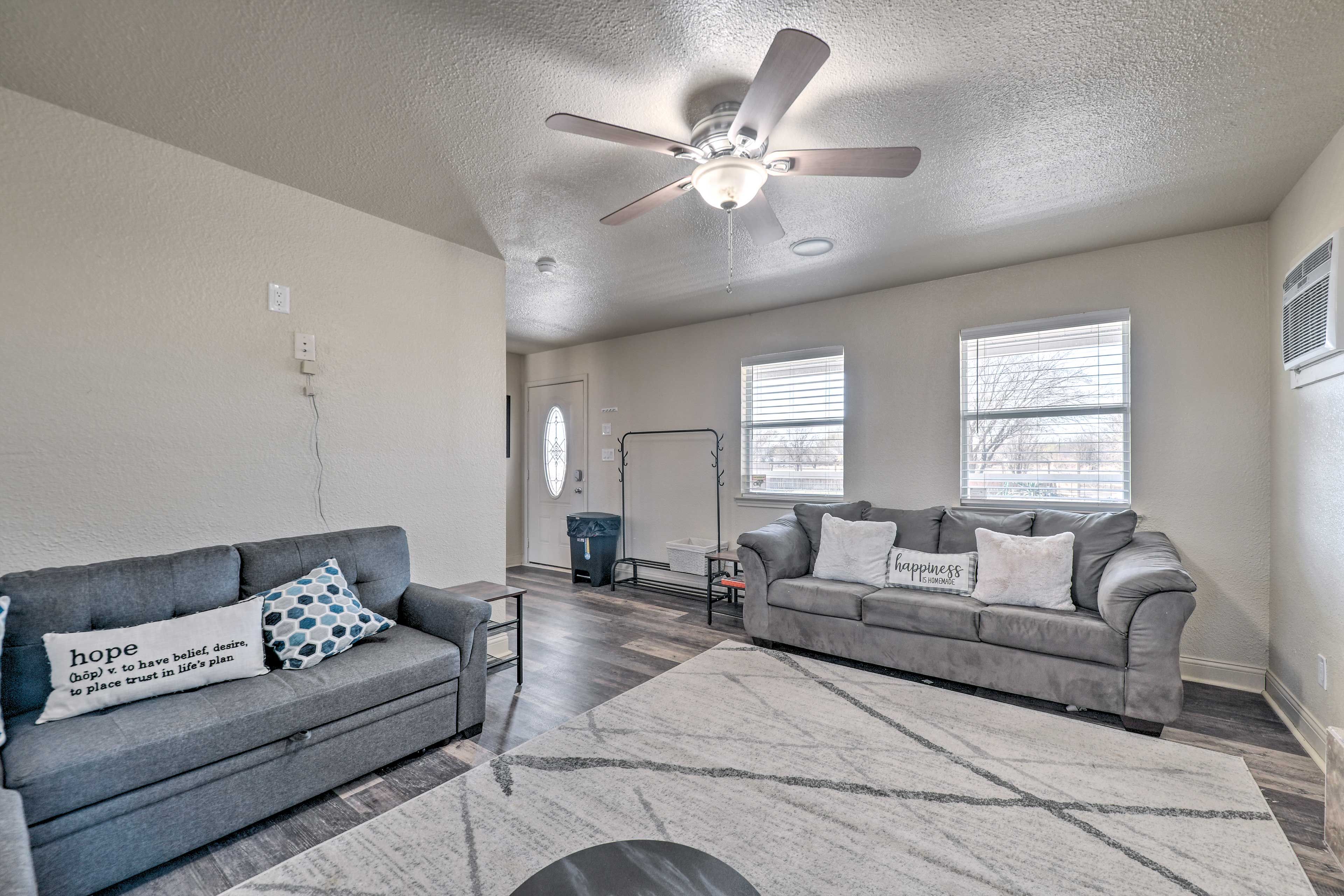 Living Room | Cable TV