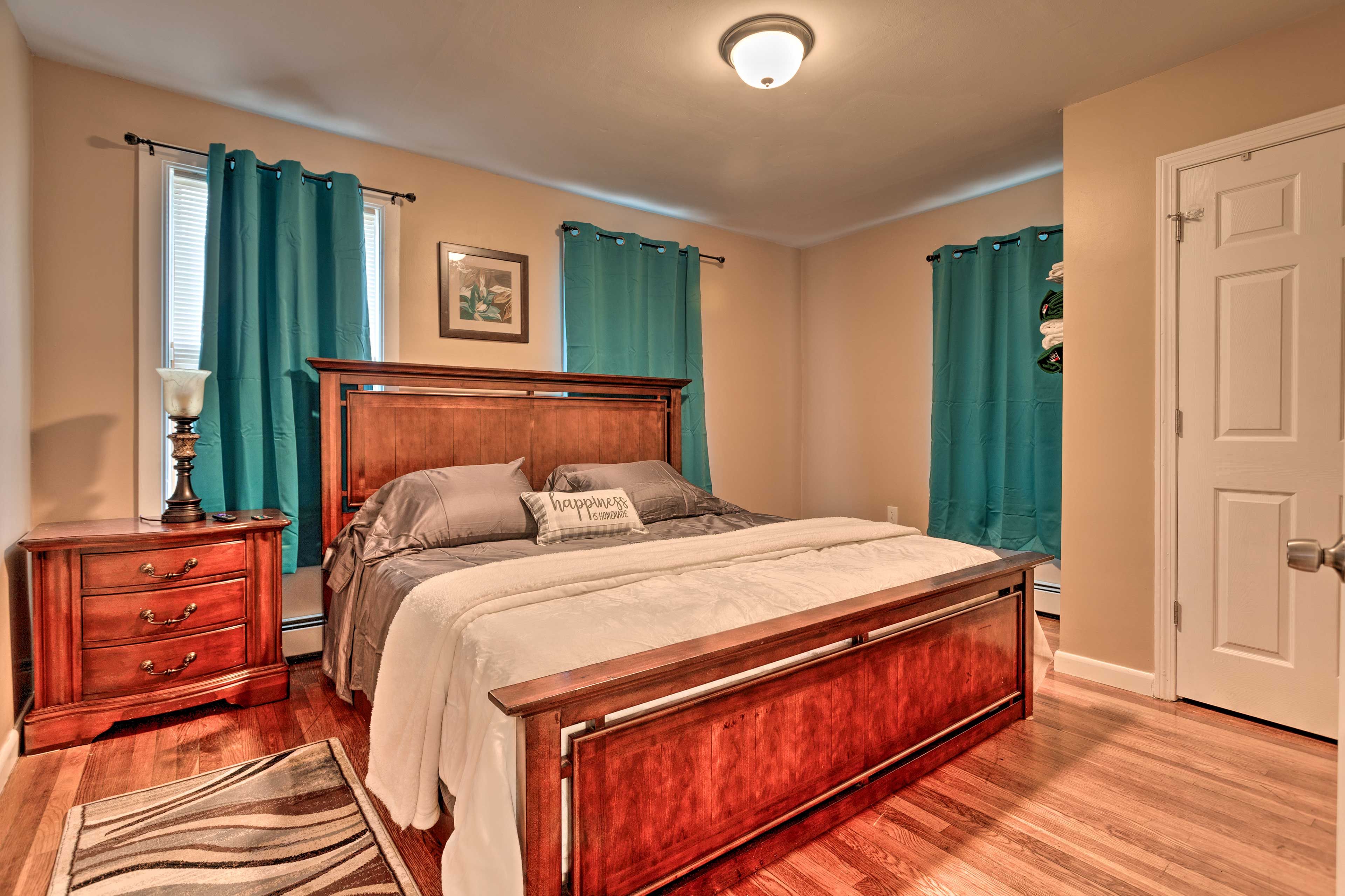 Bedroom 1 | King Bed