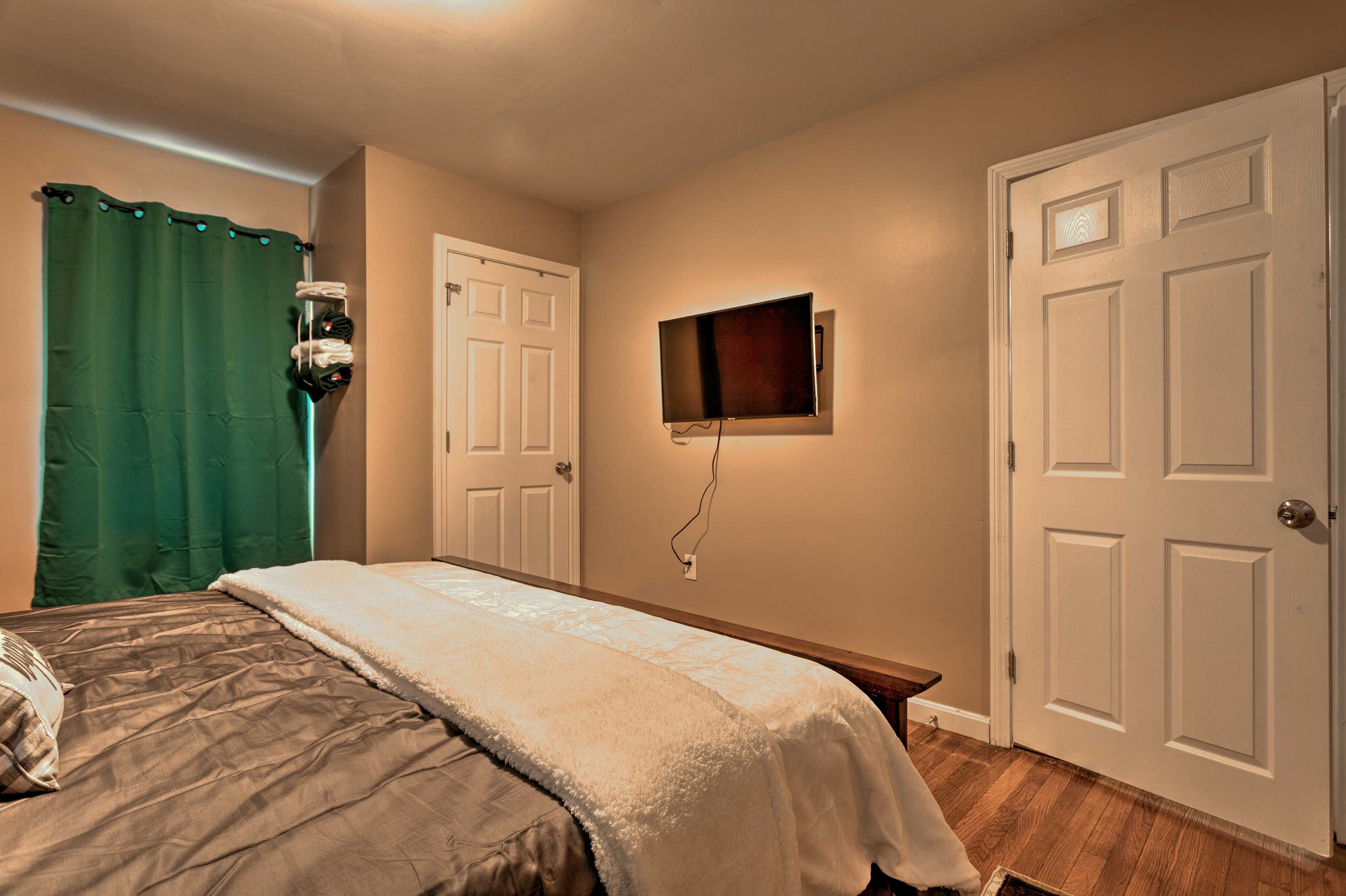 Bedroom 1 | Smart TV