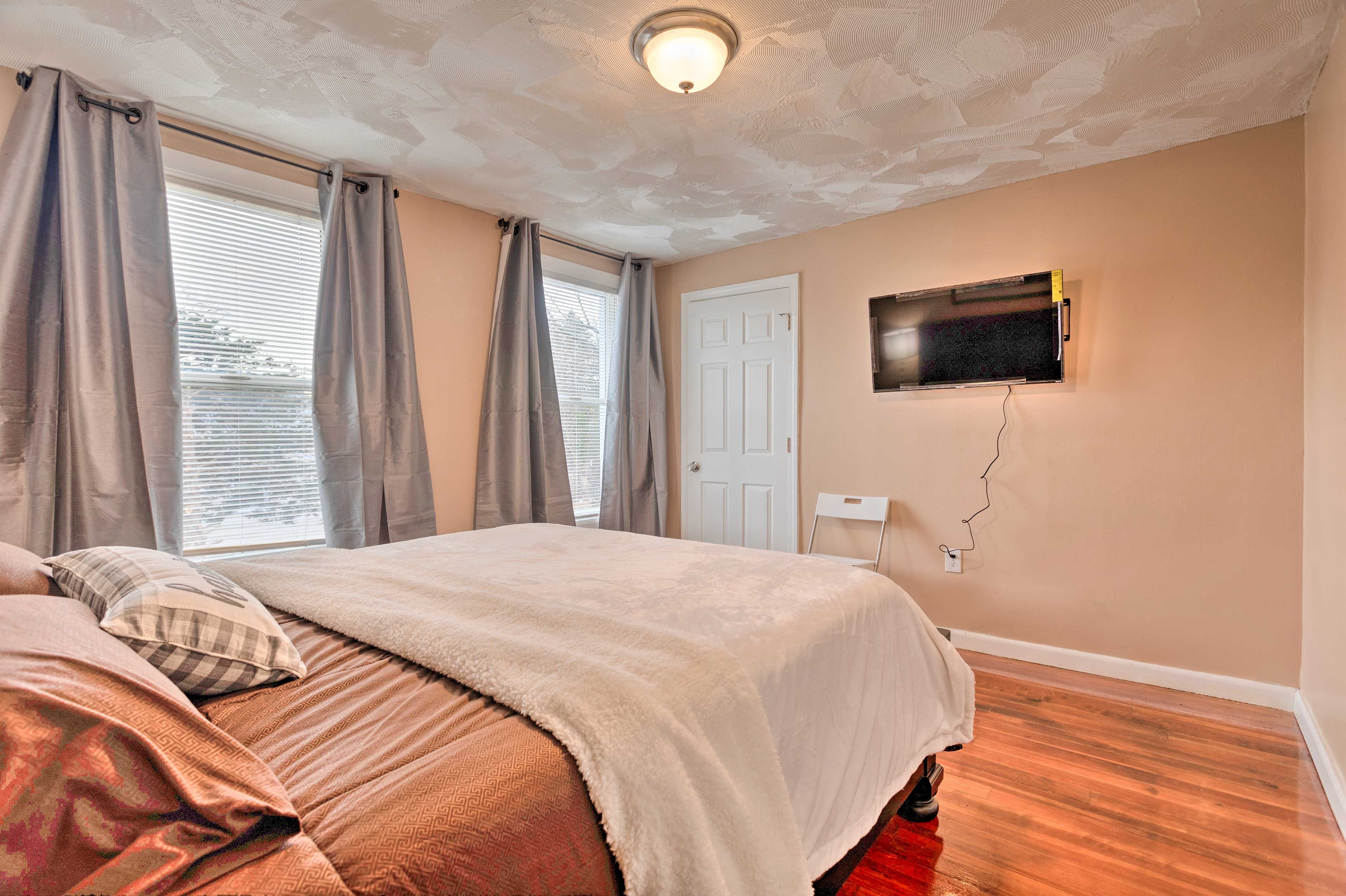 Bedroom 2 | Queen Bed