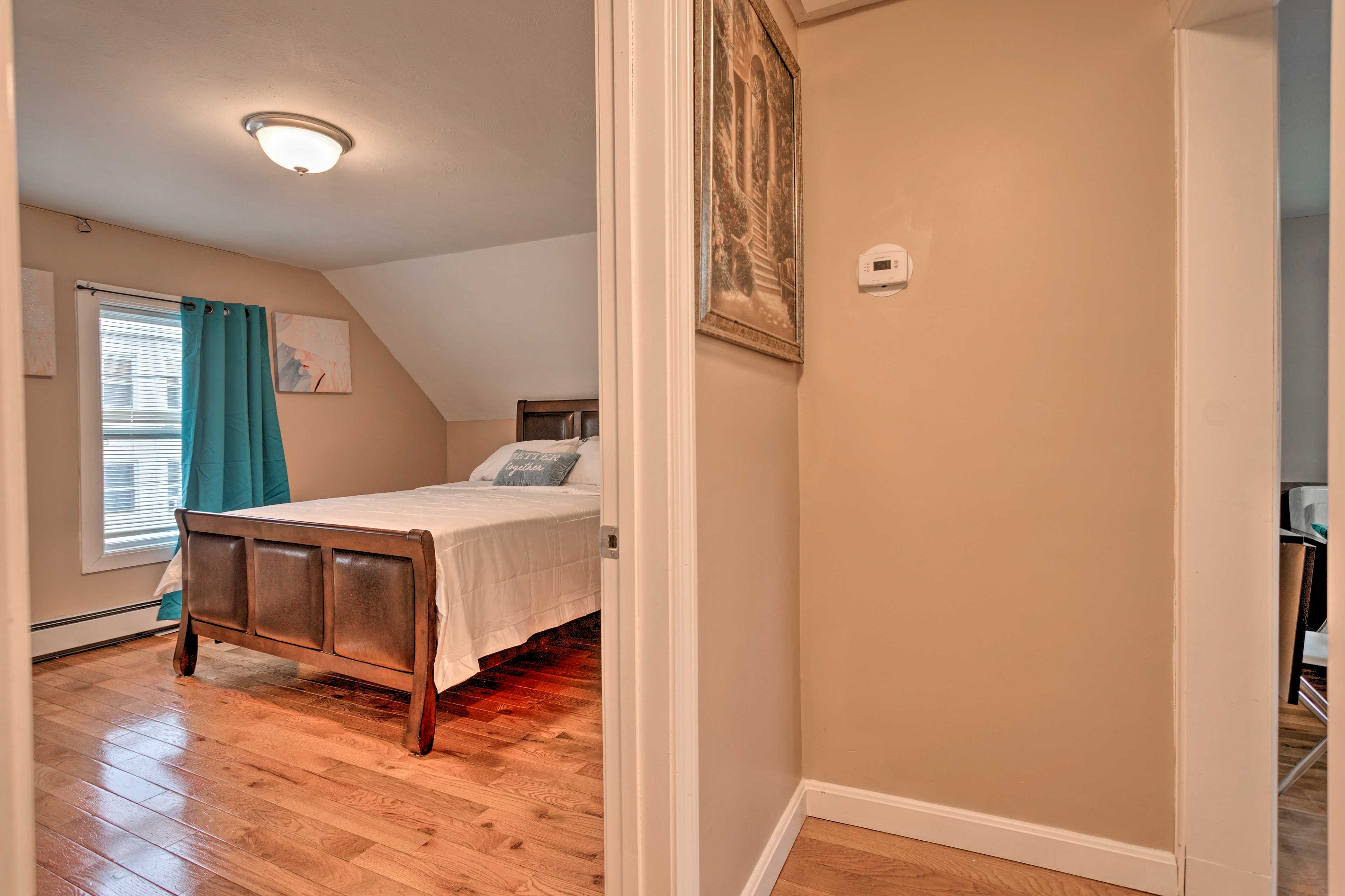 Bedroom | Queen Bed