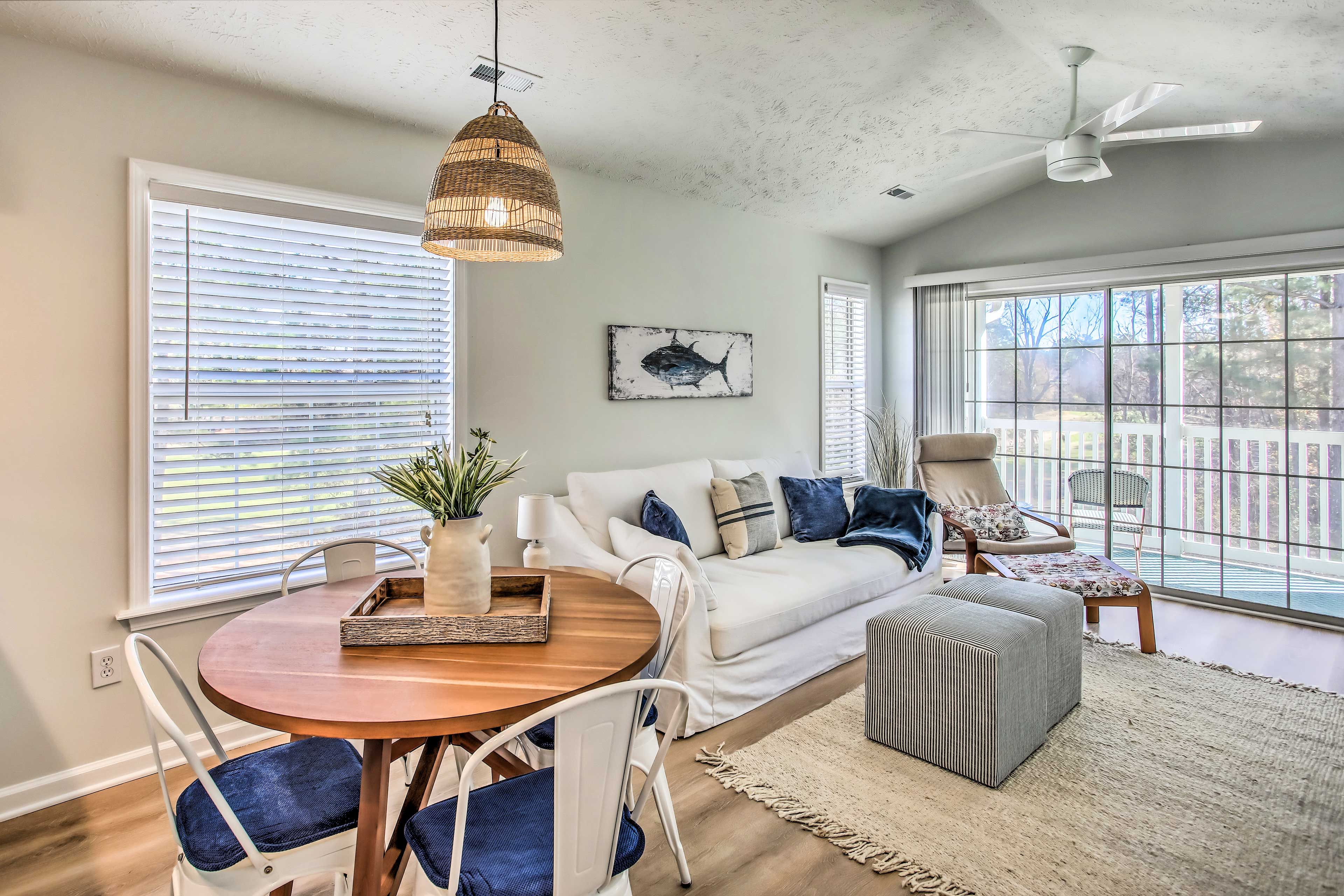 Dining Area | Dishware/Flatware Provided