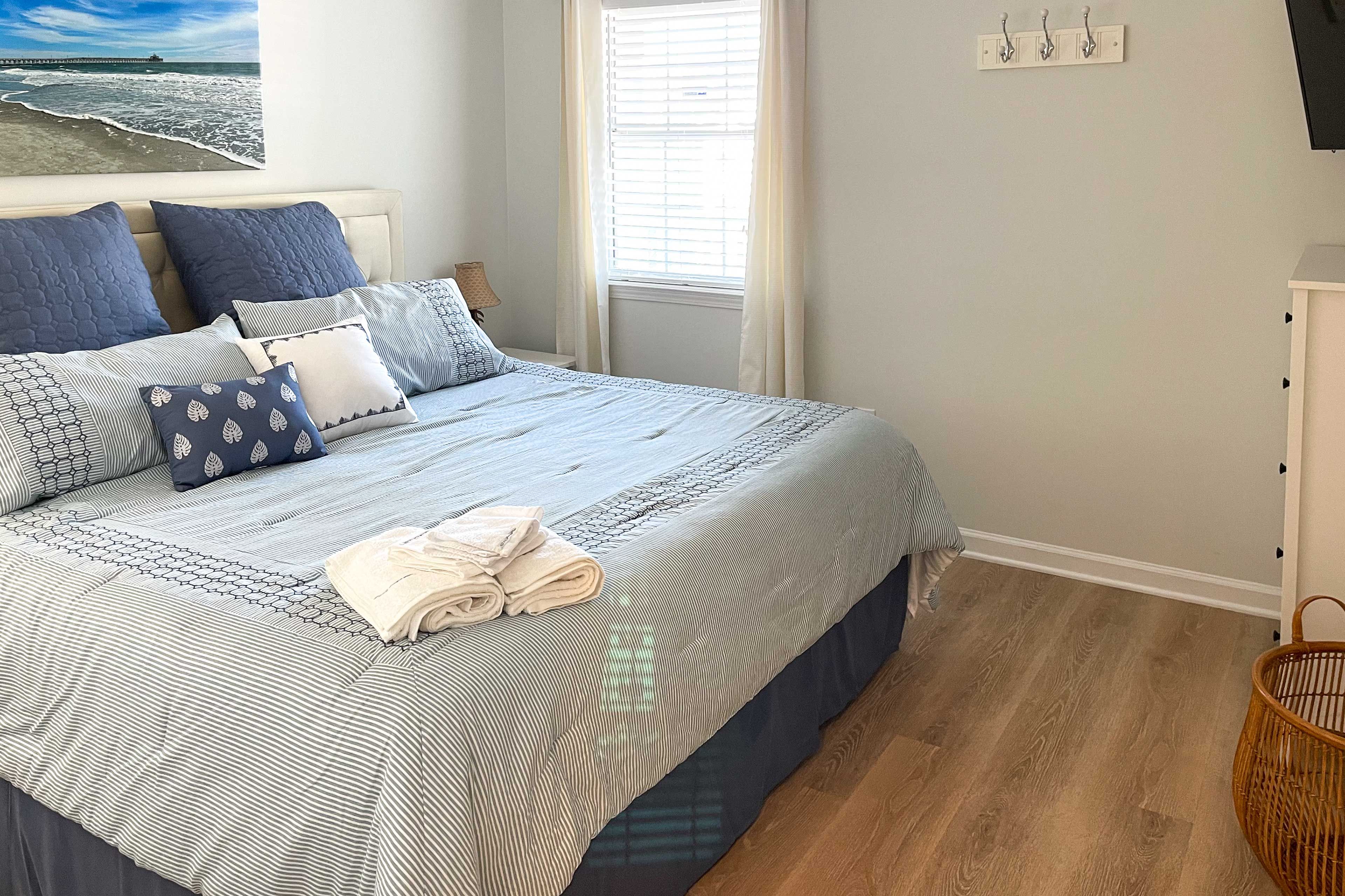Bedroom 1 | King Bed
