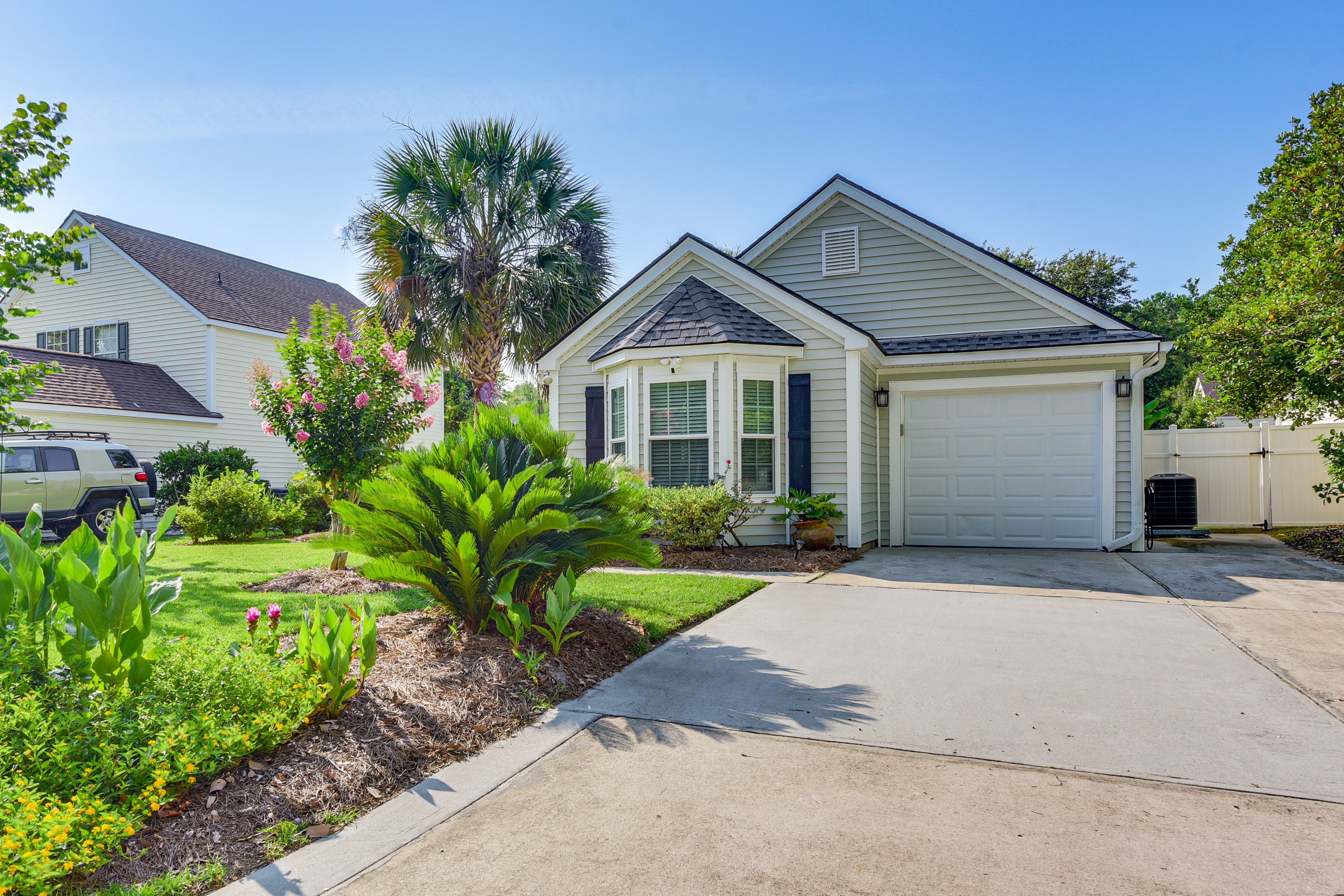 Exterior | Driveway Parking (4 Vehicles) | Garage Parking (1 Vehicle)