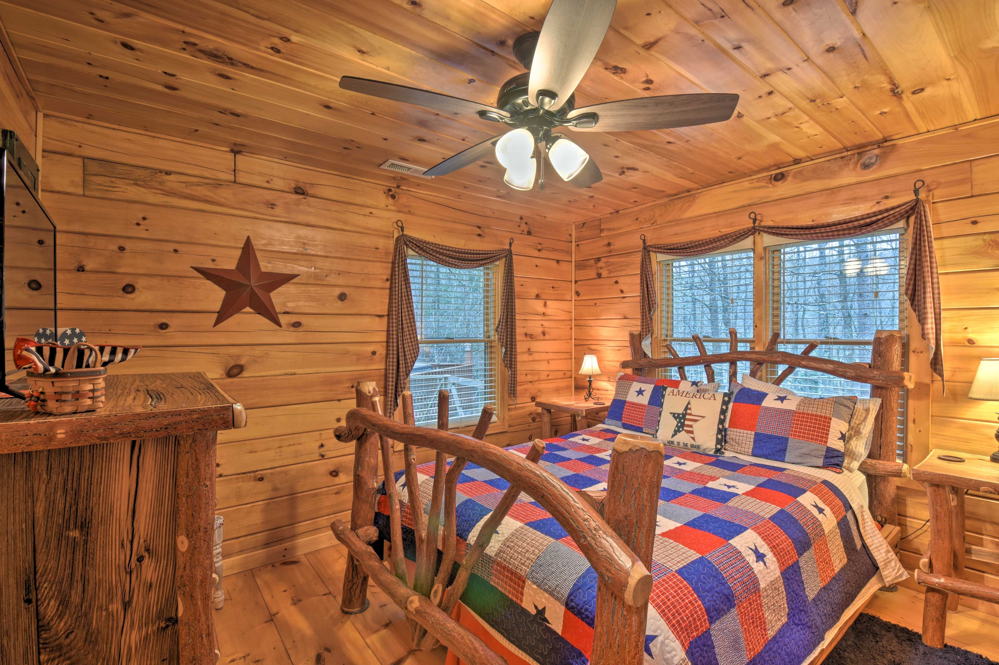 Bedroom 2 | Queen Bed