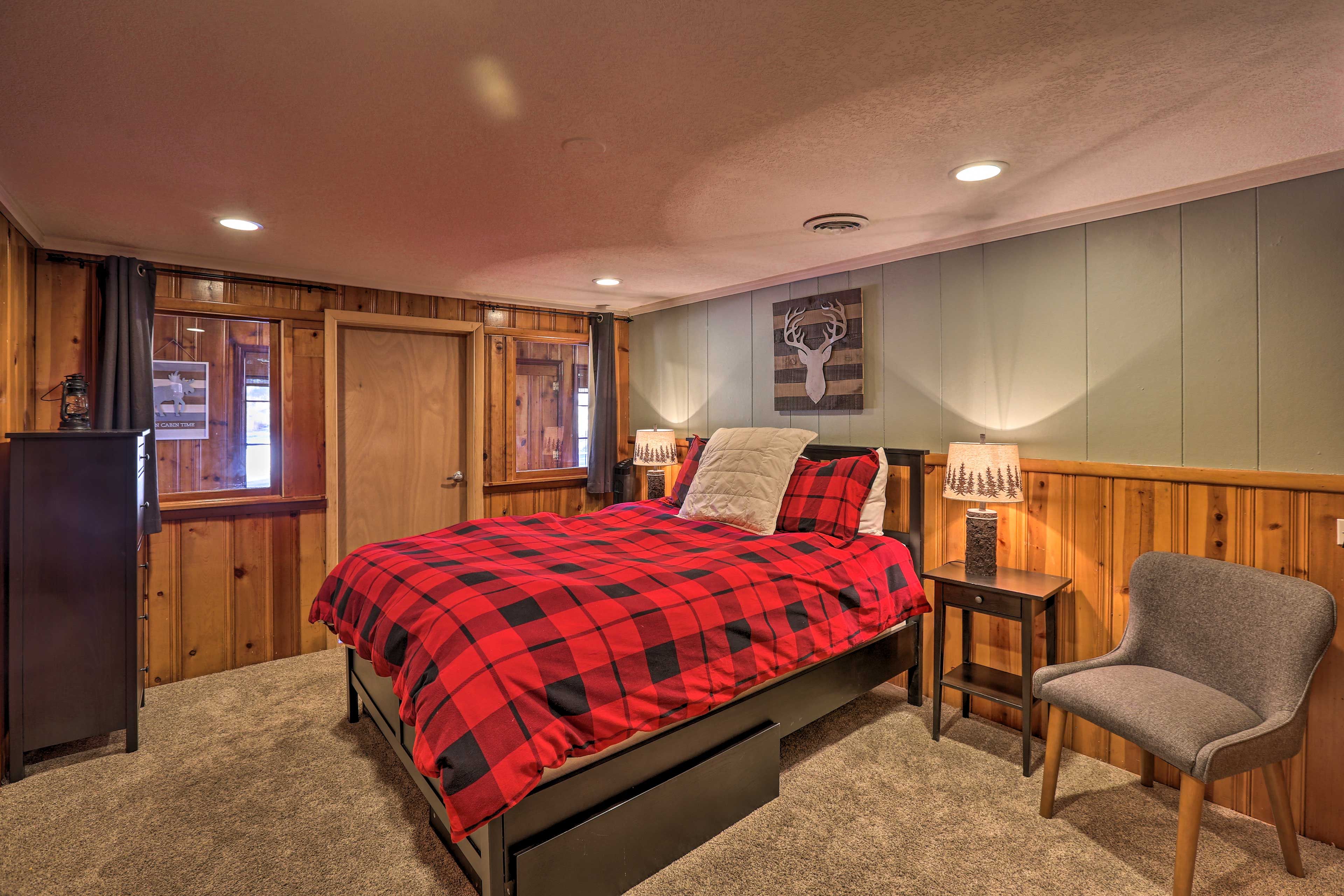 Bedroom 2 | Queen Bed