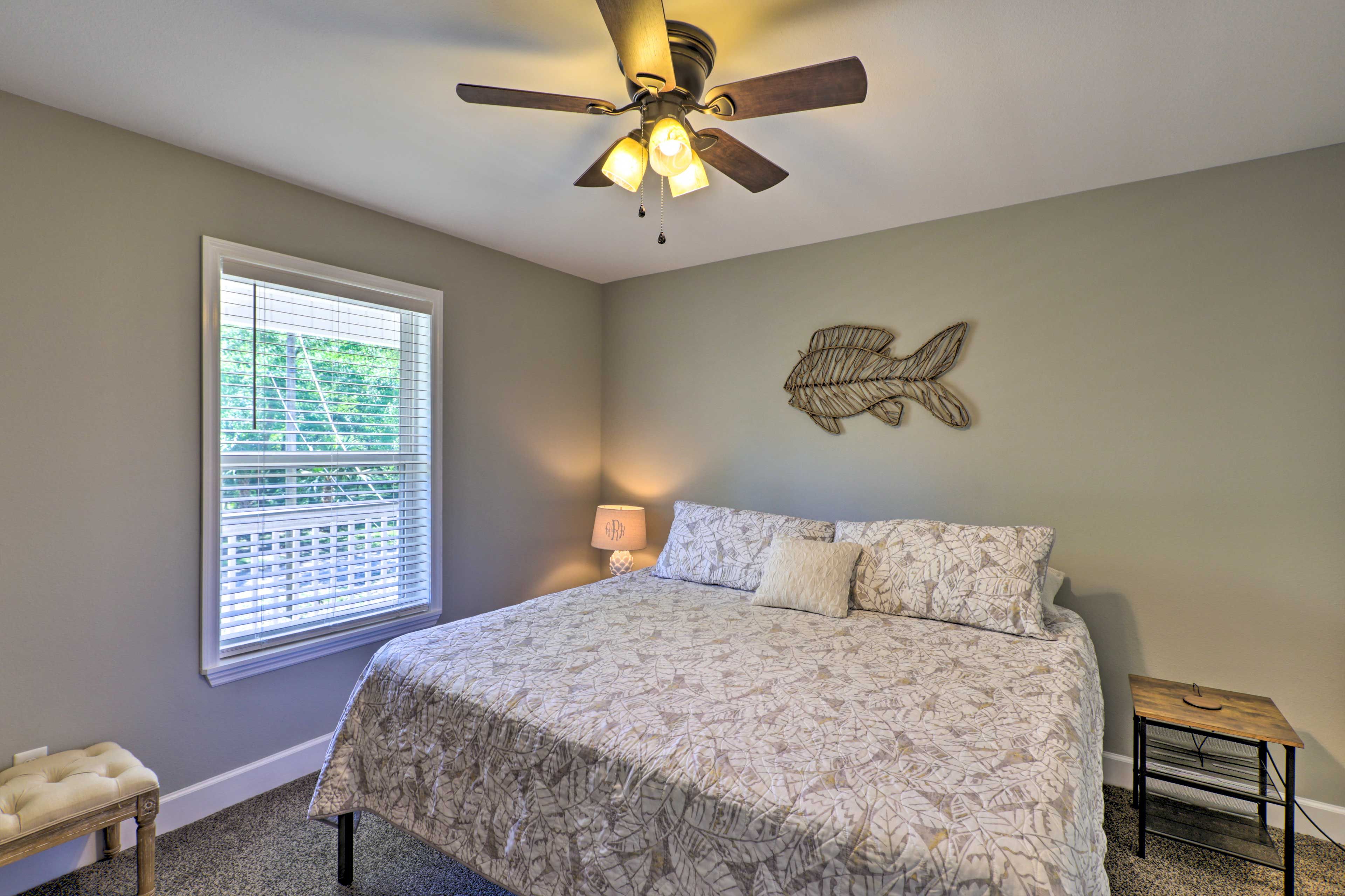 Bedroom 3 | King Bed | Smart TV w/ Cable