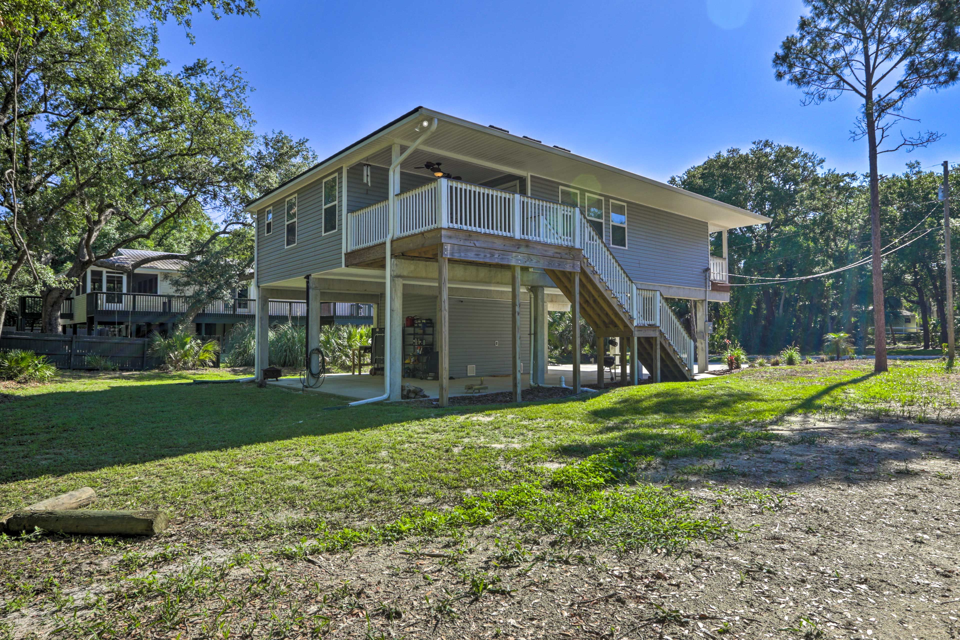 Property Exterior | Driveway (4 Vehicles)
