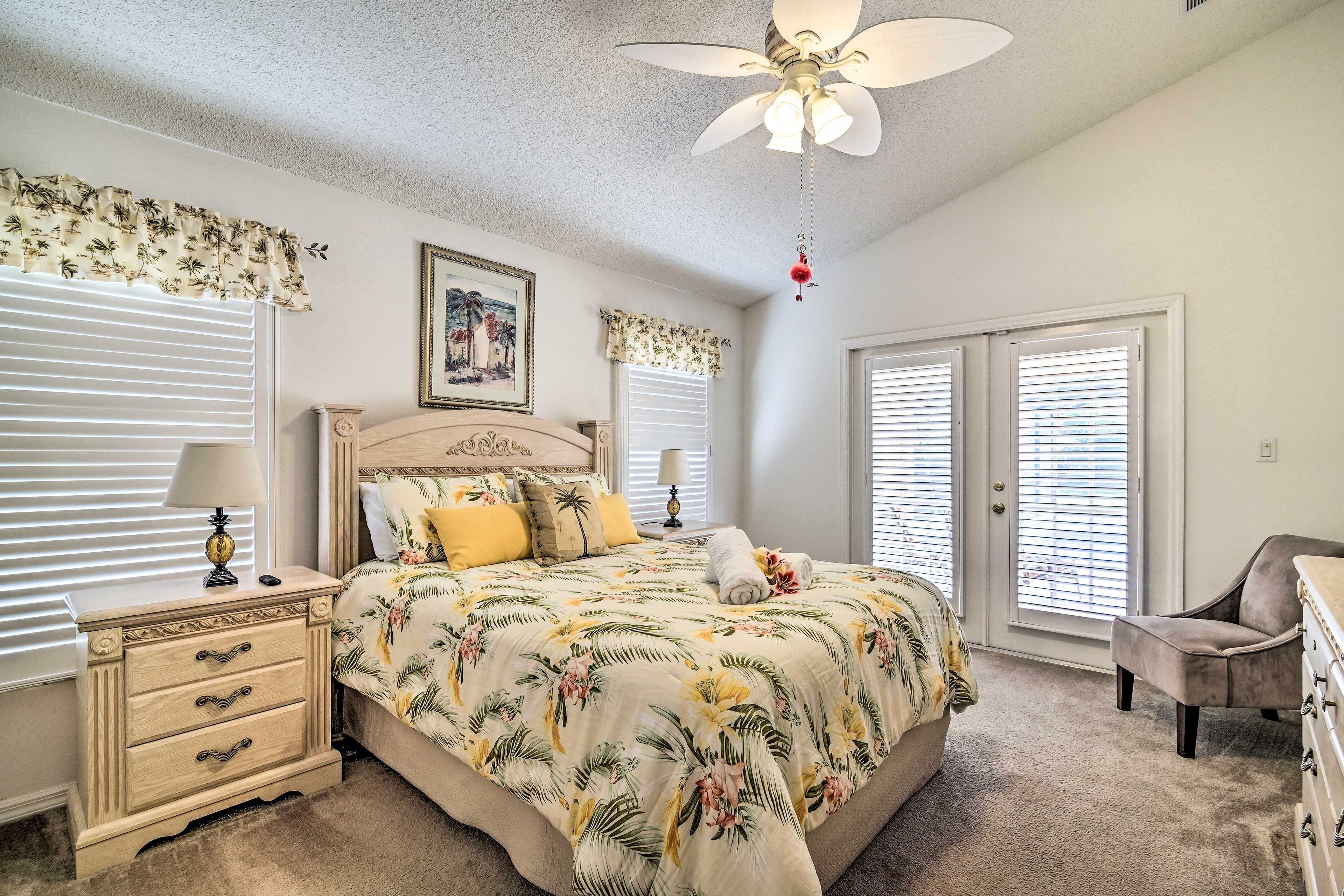 Bedroom 1 | Queen Bed