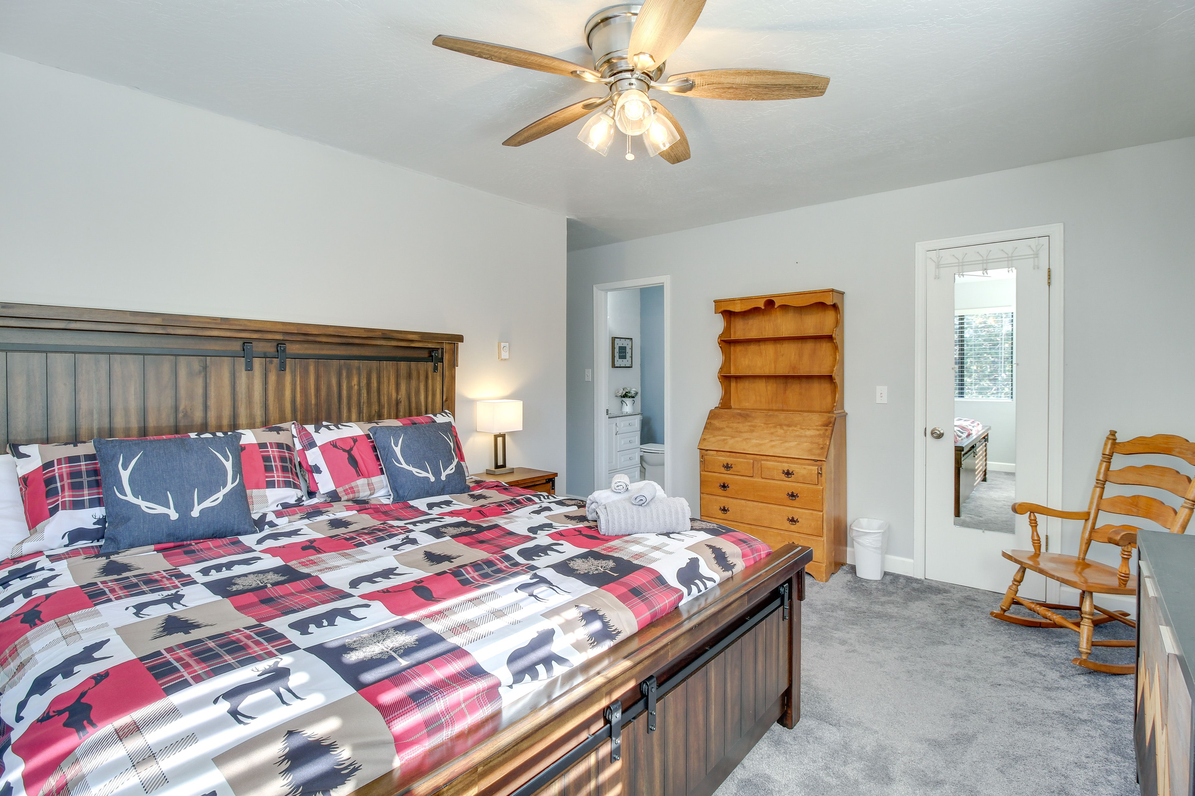 Bedroom 1 | King Bed | En-Suite Bathroom