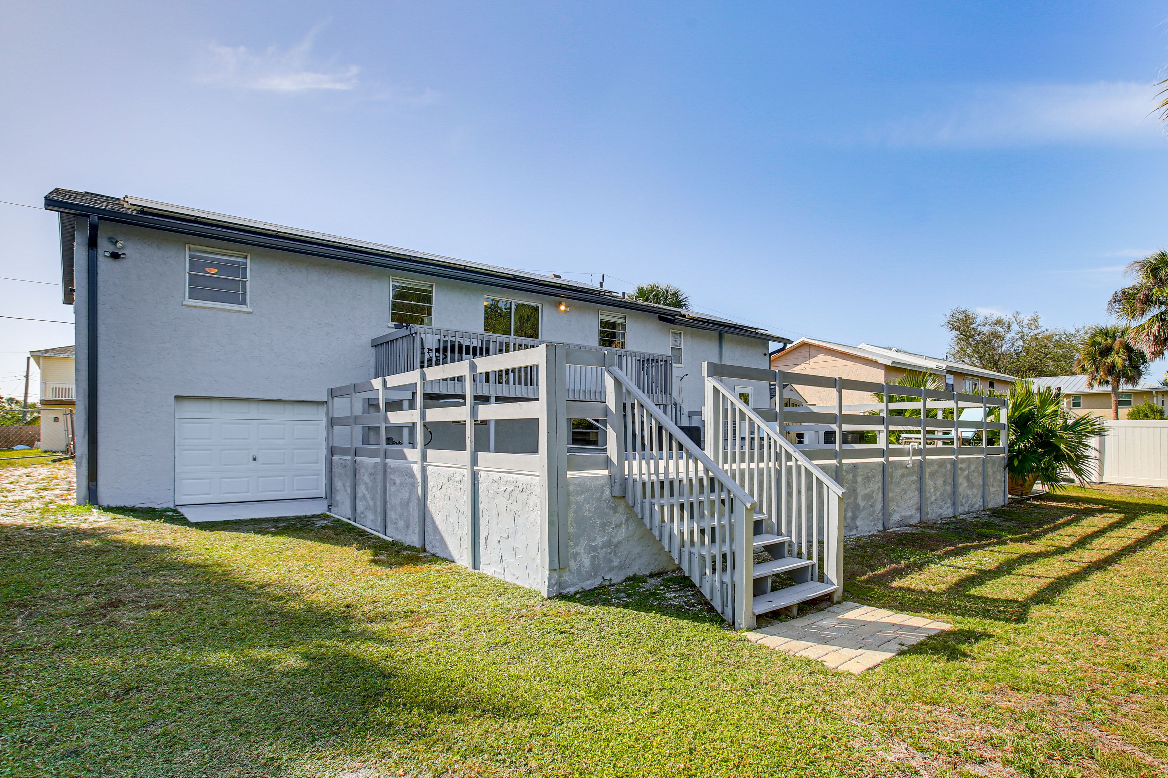 Exterior | Private Yard | Outdoor Toys | 2 Bikes & Helmets | Outdoor Shower