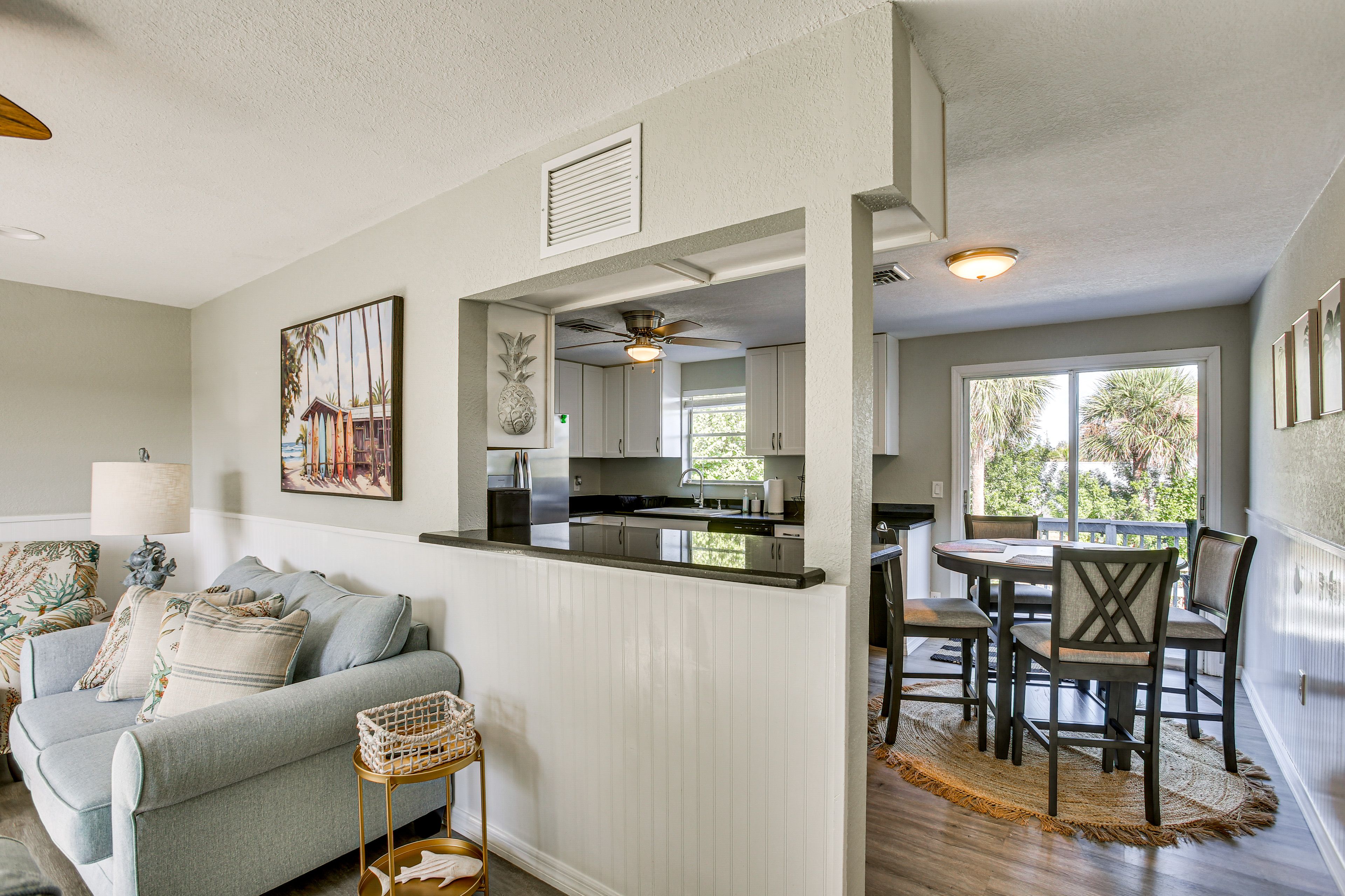 Dining Area | Dishes & Flatware Provided | Main Floor