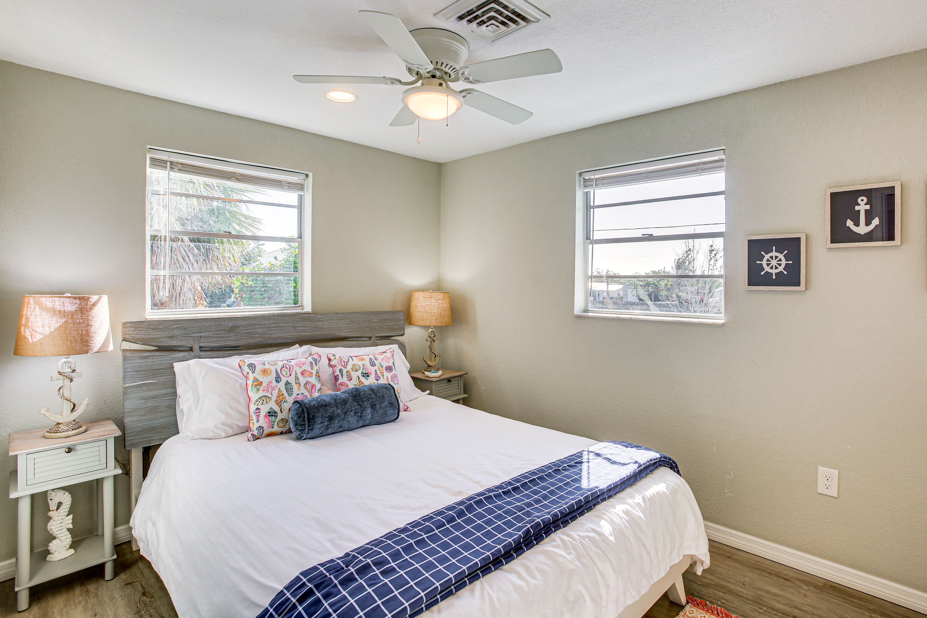 Bedroom 1 | Queen Bed | Main Floor