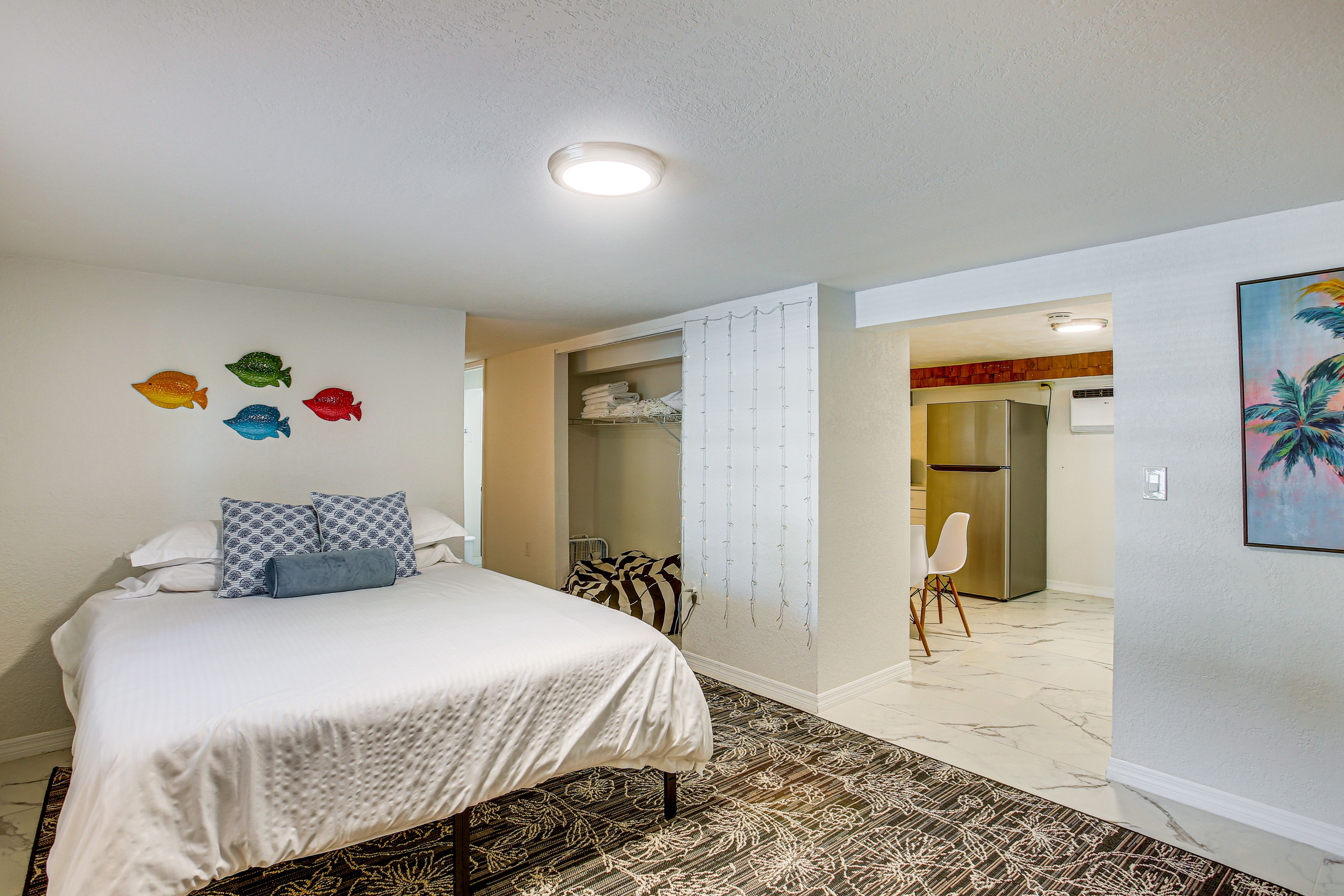 Bedroom 4 | Queen Bed | Full Bed | Smart TV | Lower Level