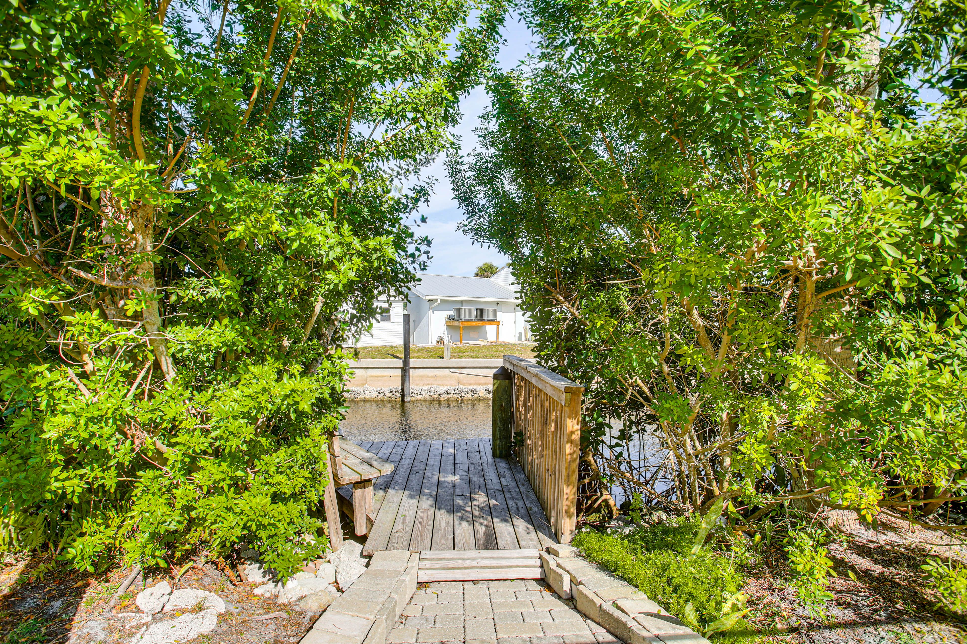 Canal Access | Fishing Permitted | 2 Kayaks | Paddleboard | Life Vests