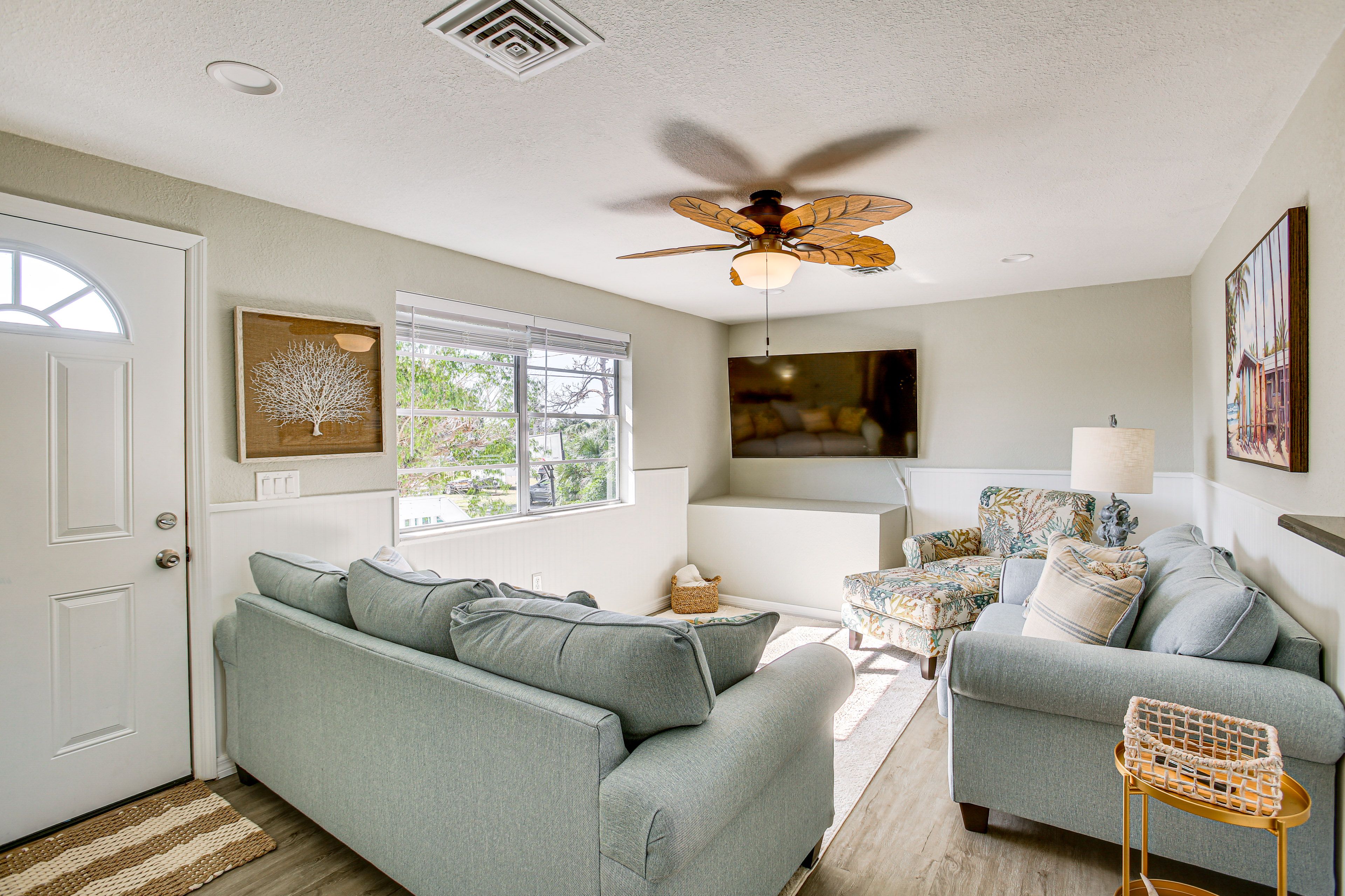 Living Room | Smart TV | Queen Sleeper Sofa | Main Floor