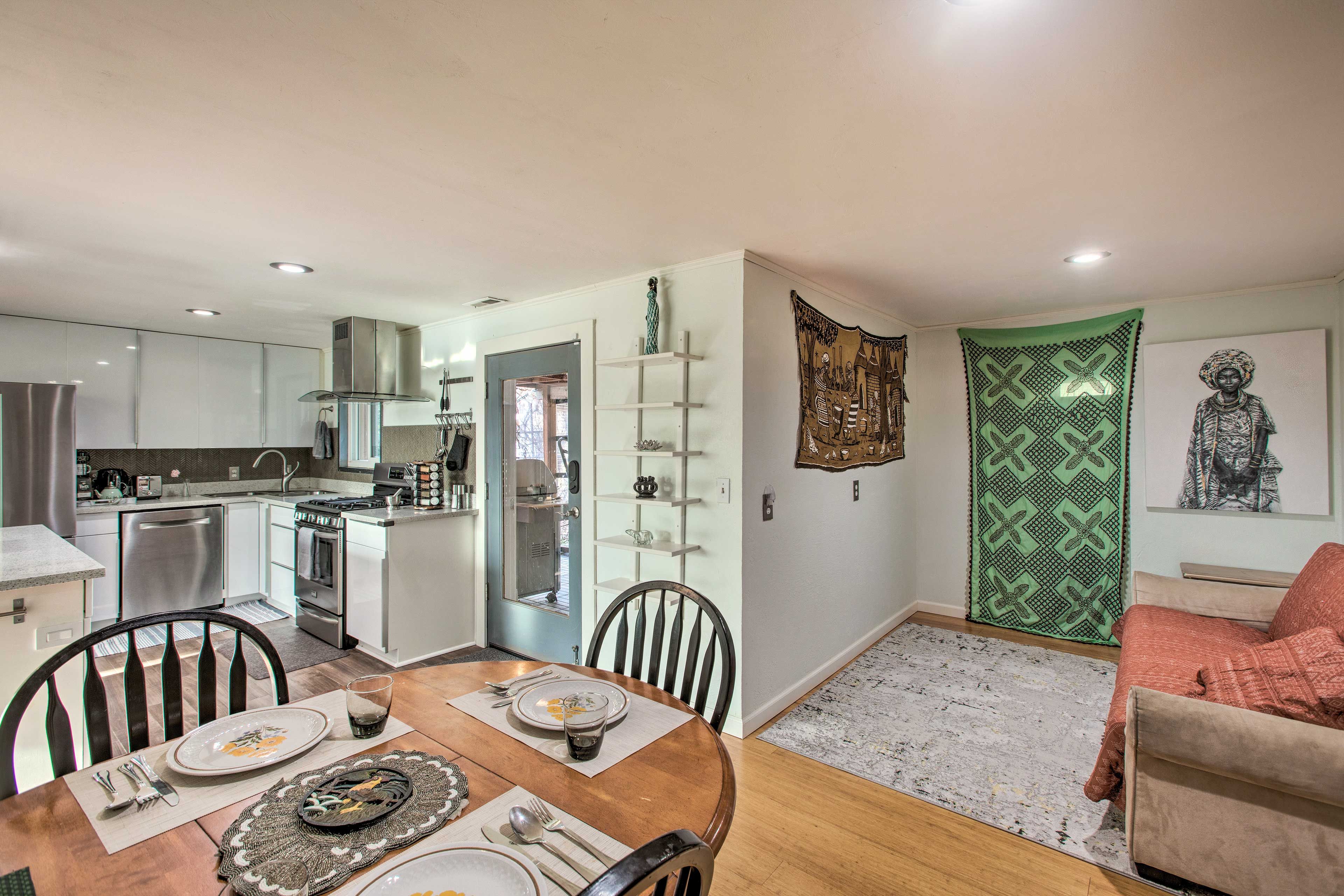 Dining Area | Central Heating