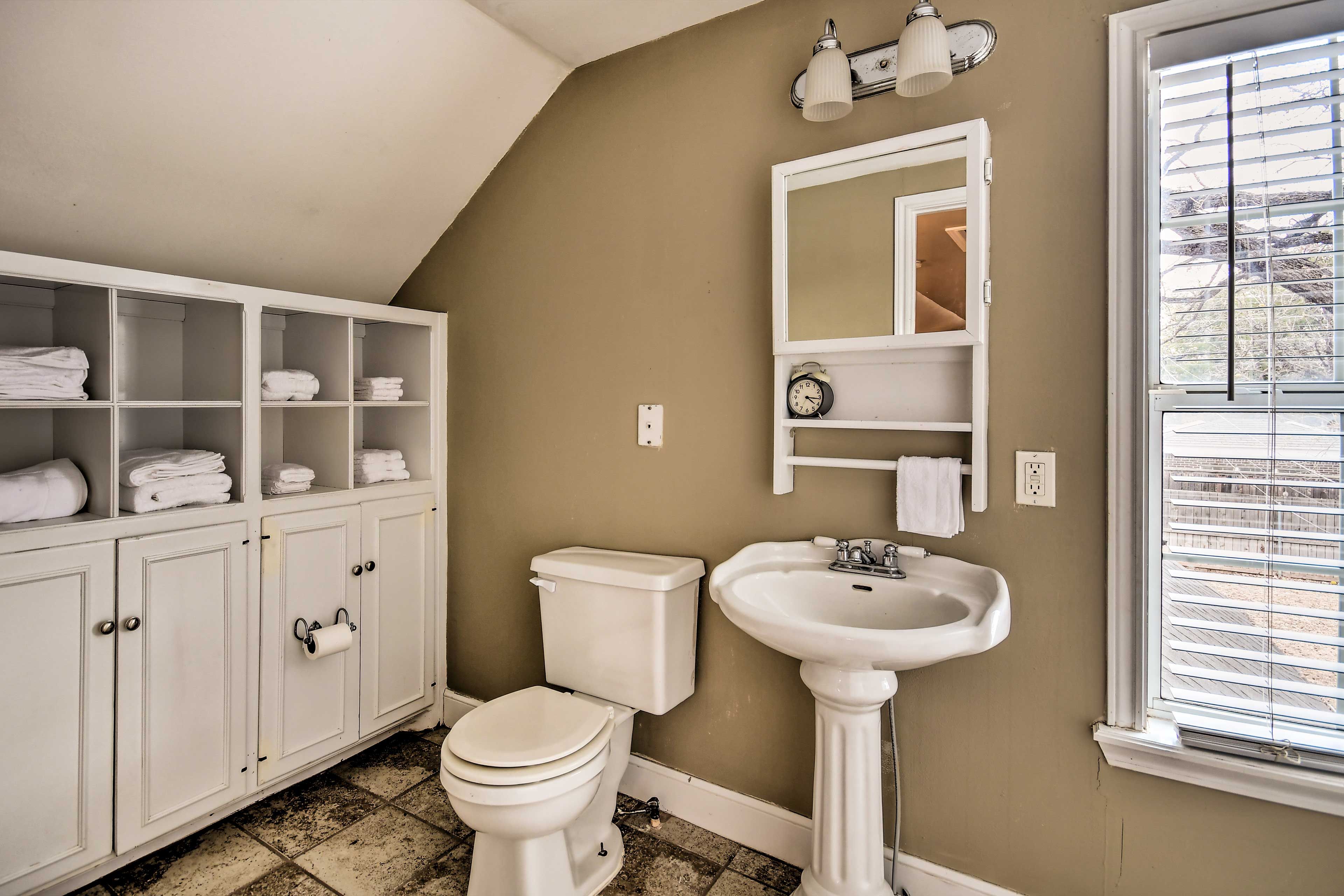 Bathroom | 2nd Floor