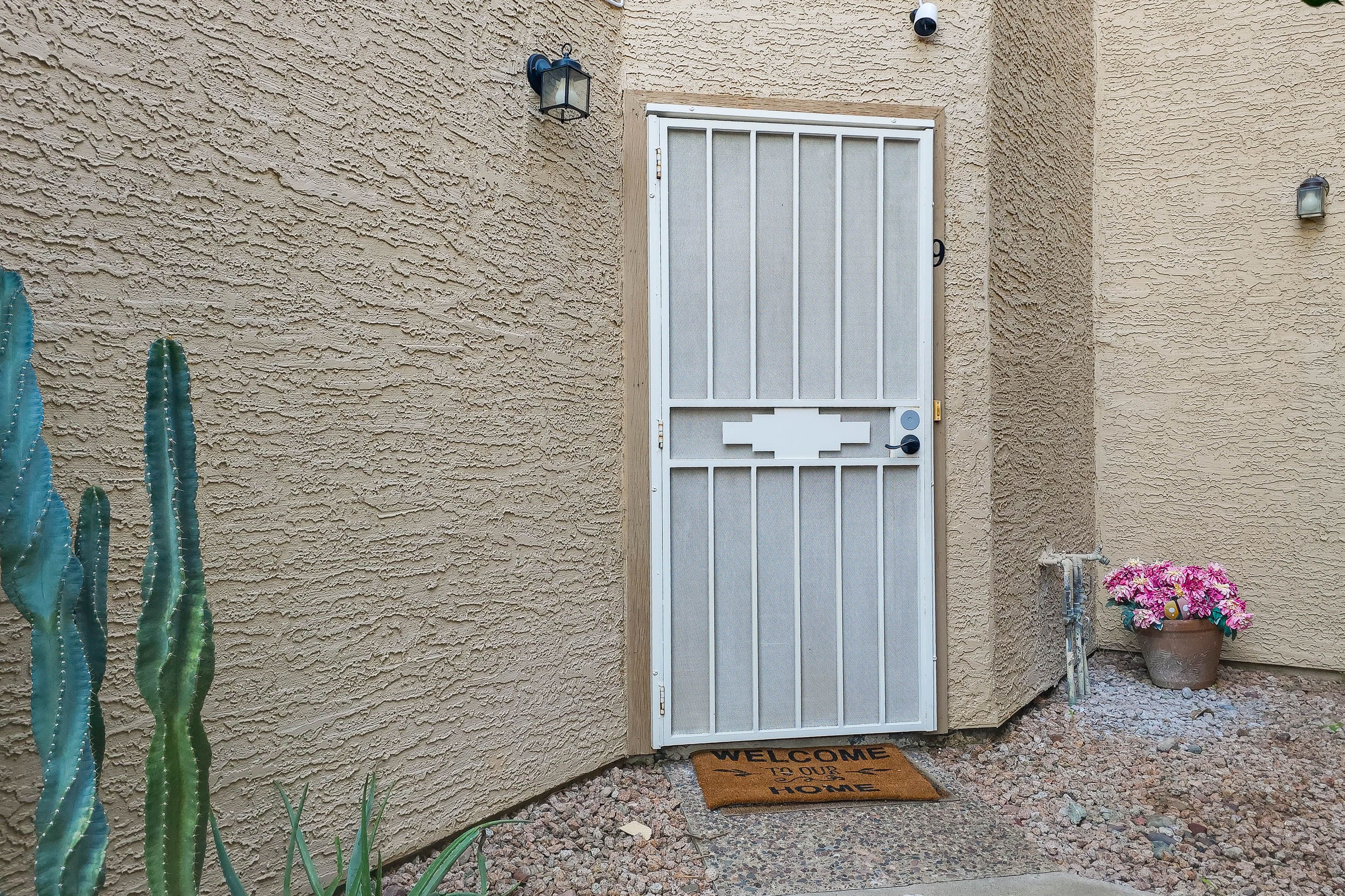 Entryway | Parking | Community Lot