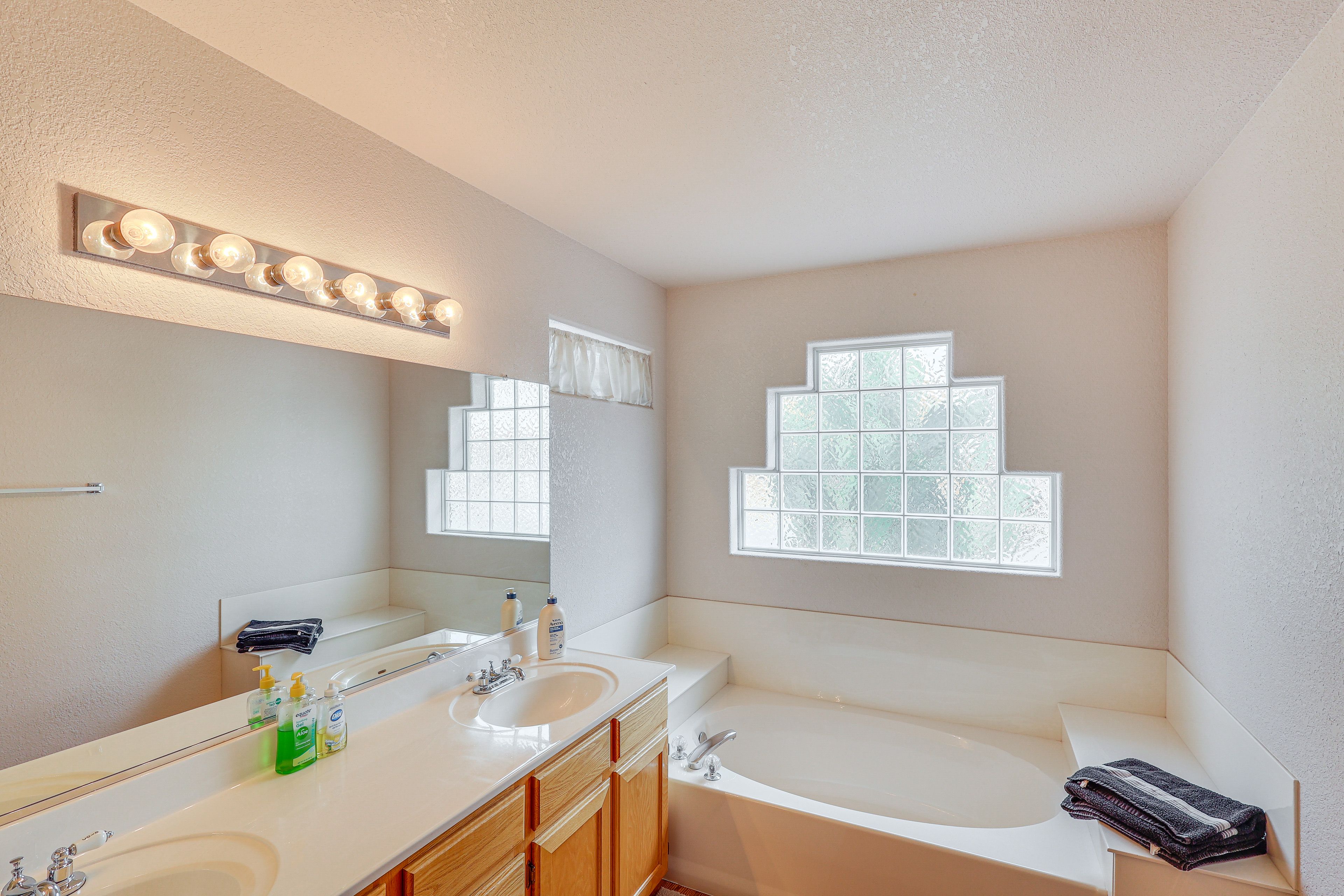En-Suite Bathroom | Complimentary Toiletries