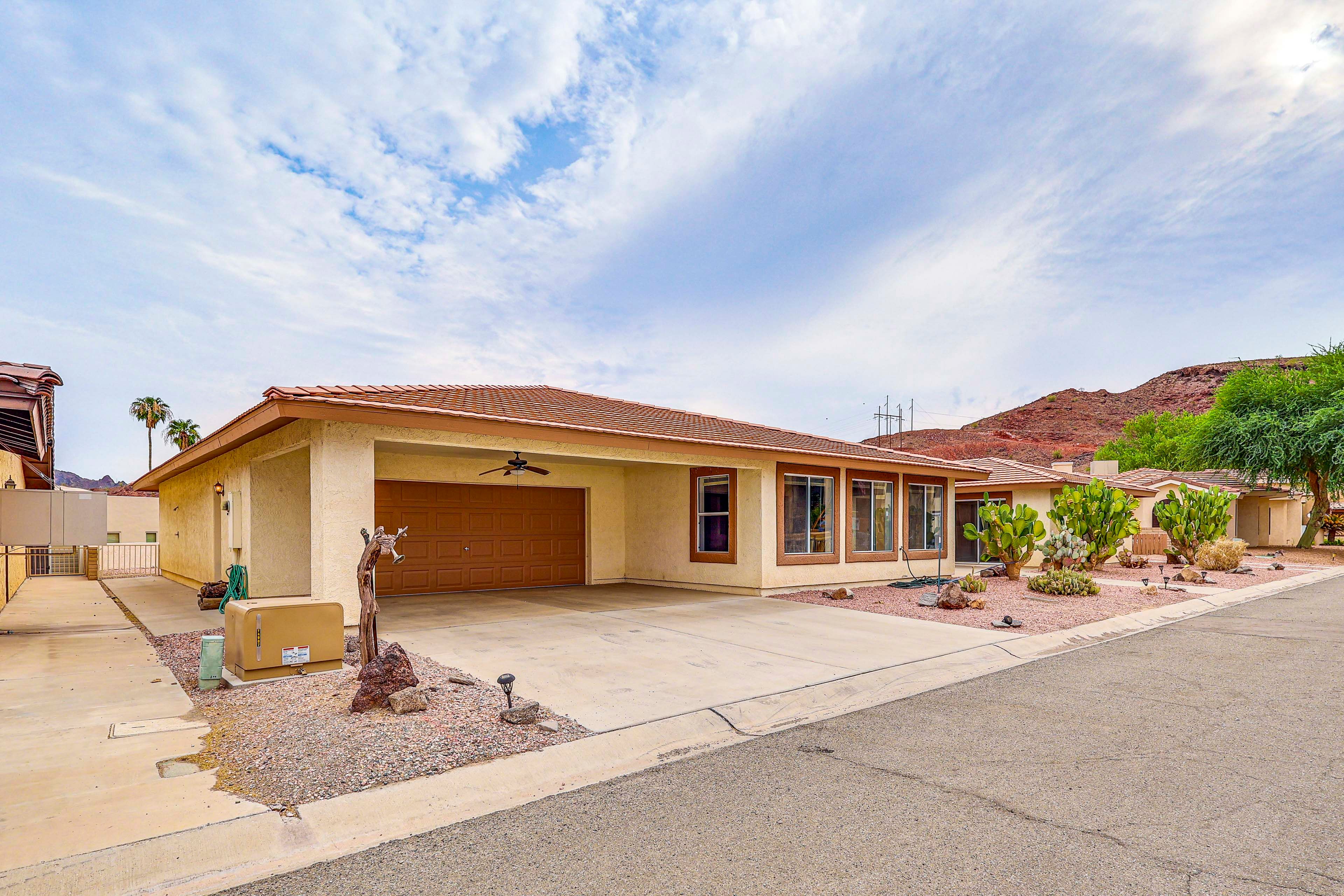 Parking | Driveway (2 Vehicles) | RV & Trailer Parking Available