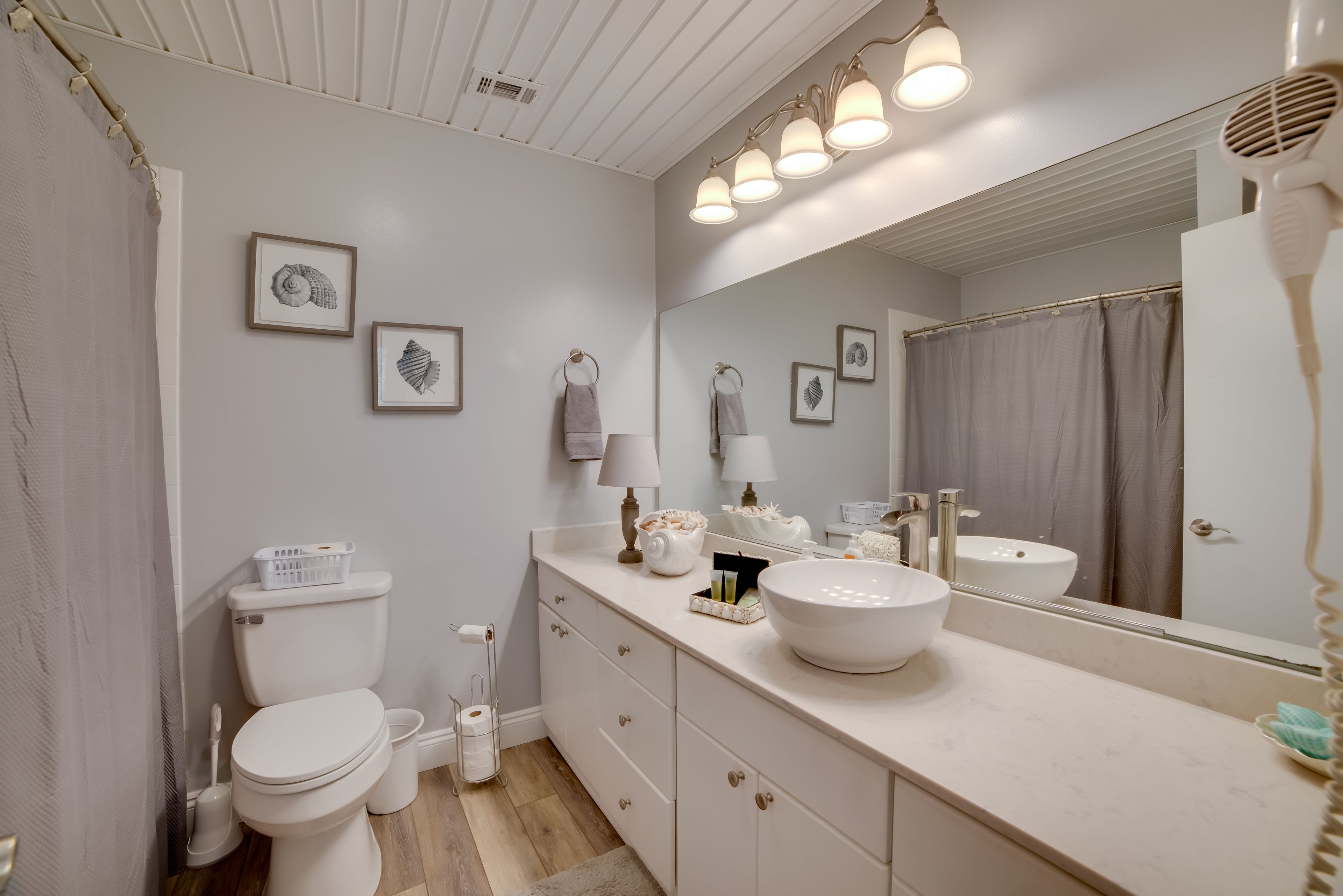 En-Suite Bathroom | Complimentary Toiletries Provided | 2nd Floor