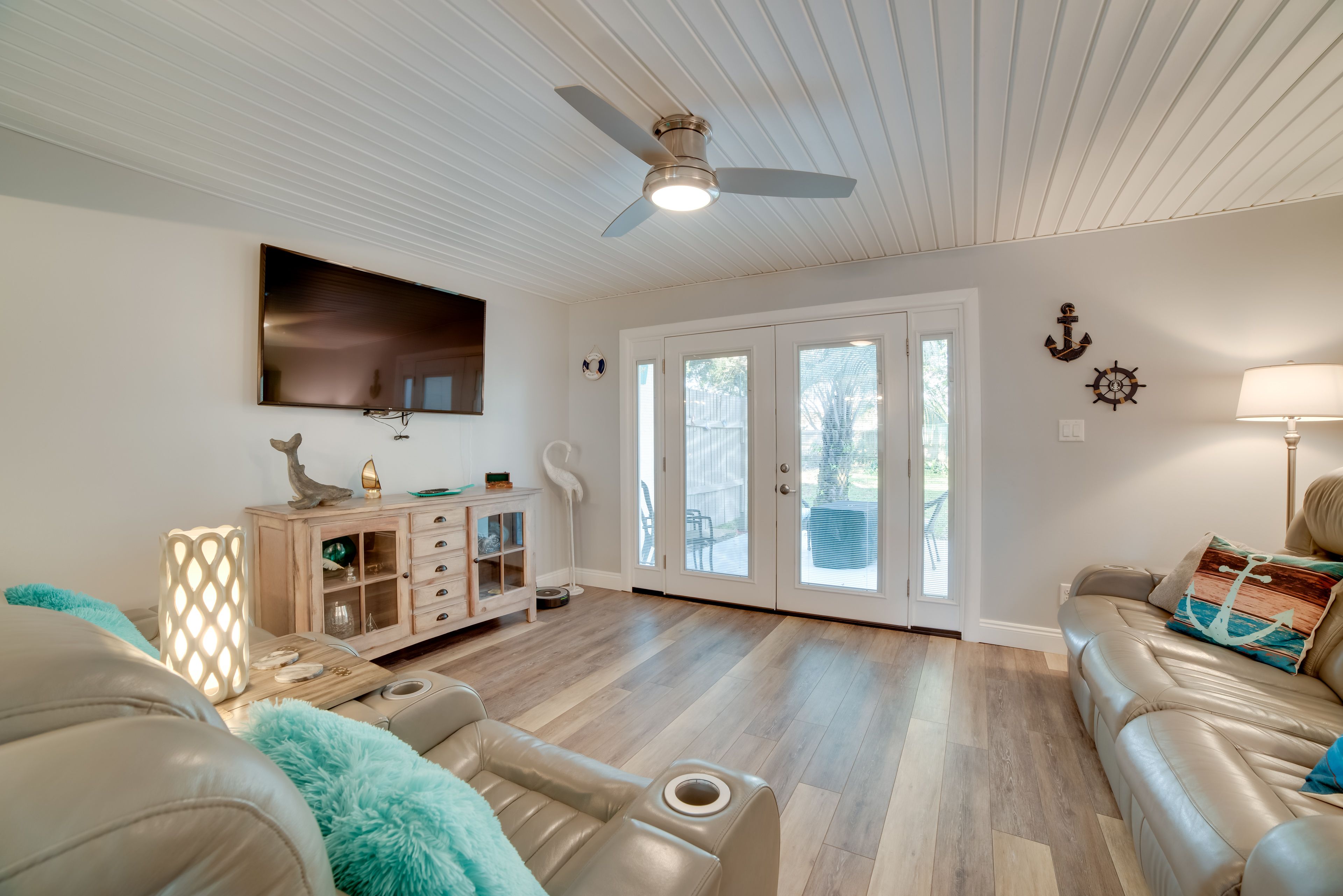 Living Room | Smart TVs | Free WiFi | Keyless Entry | 1st Floor
