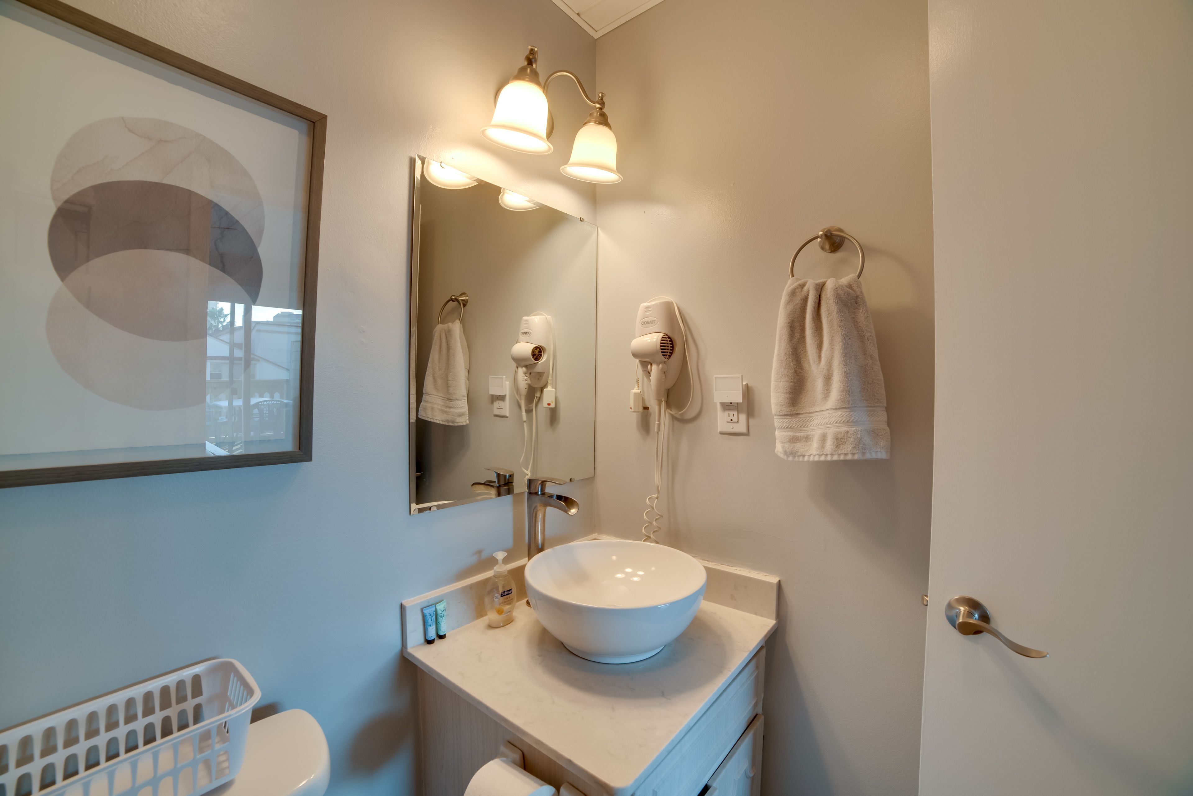 Full Bathroom | 2nd Floor