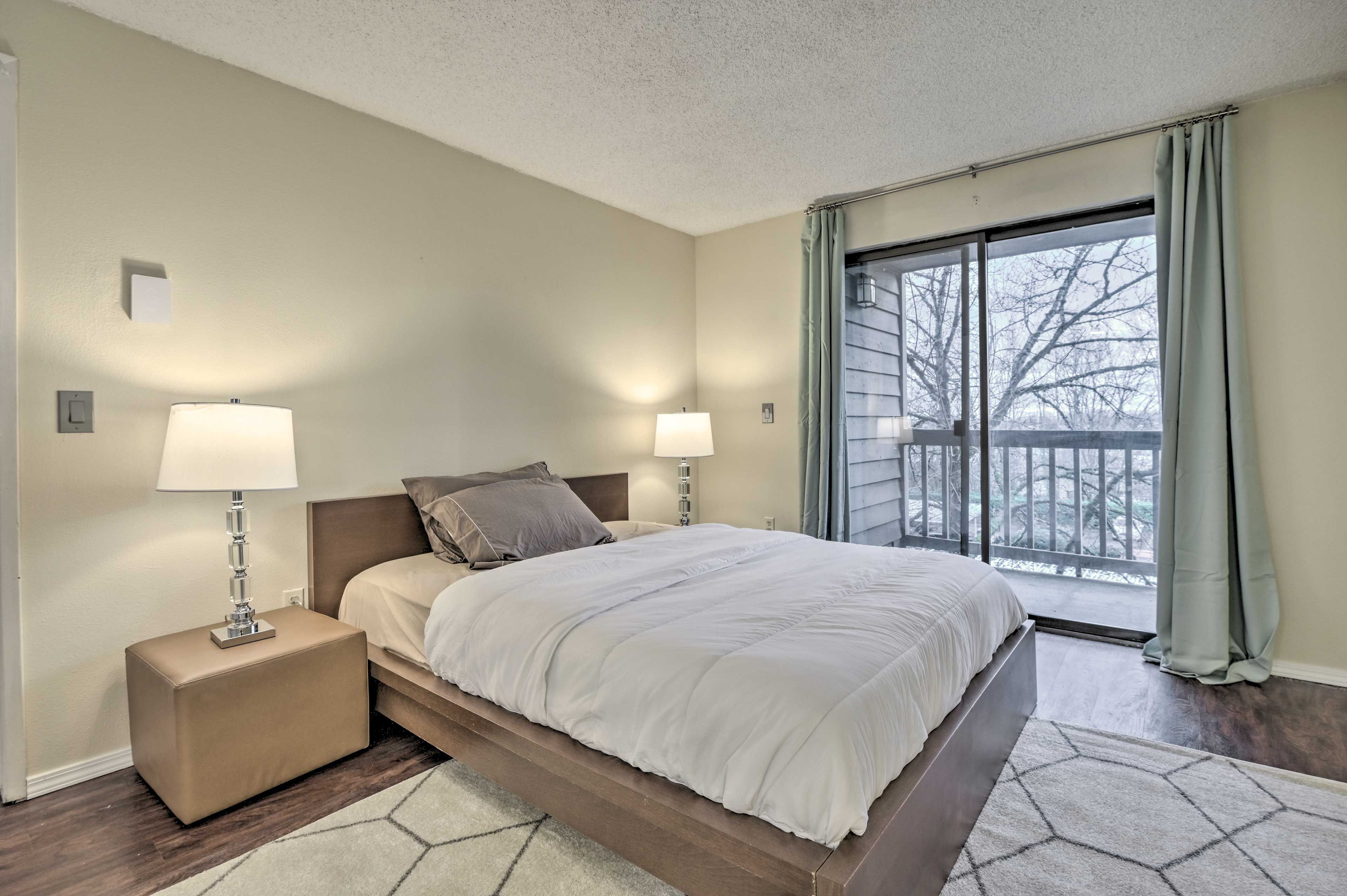 Bedroom 1 | Queen Bed