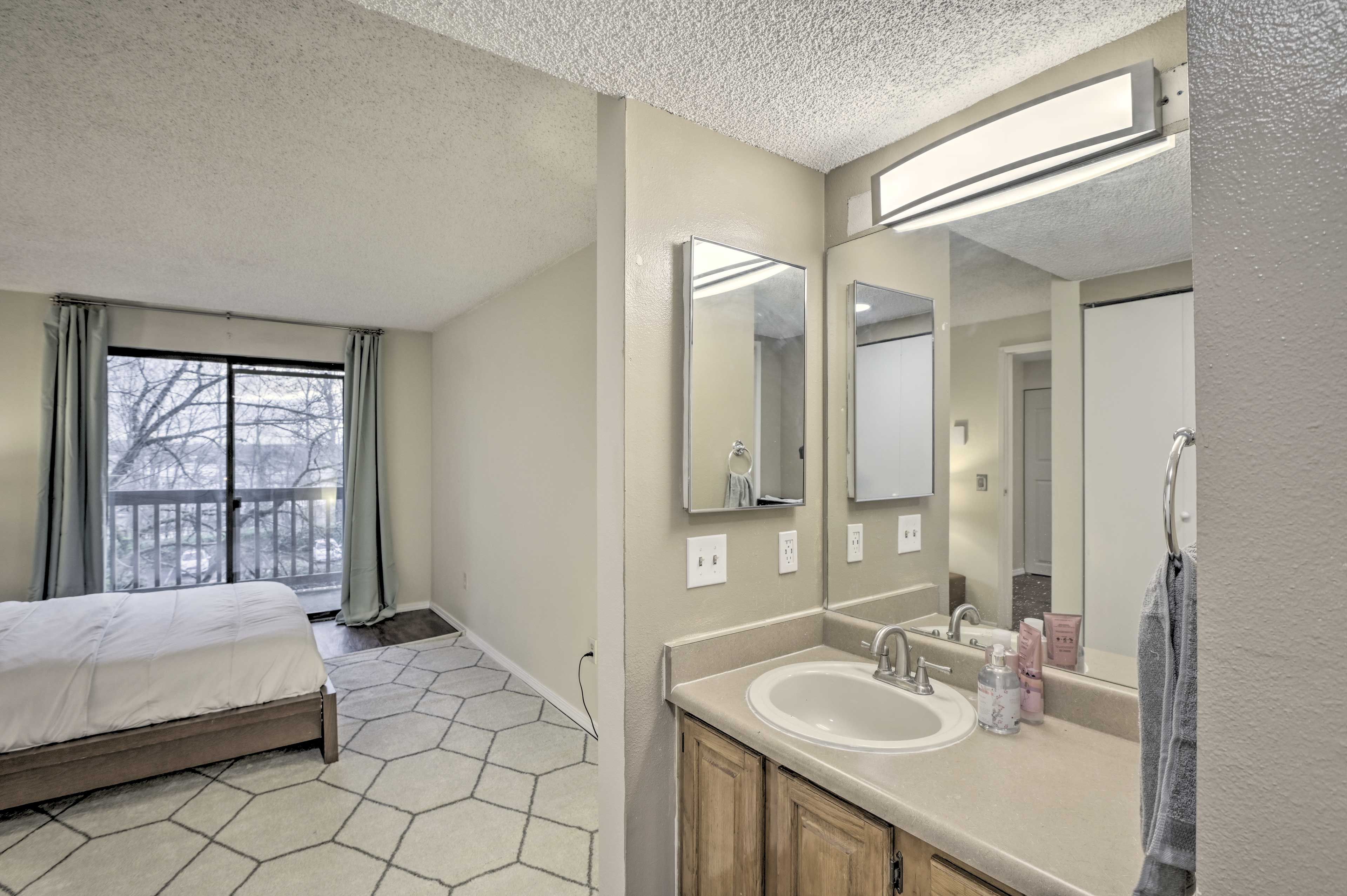 En-Suite Bathroom | Towels Provided