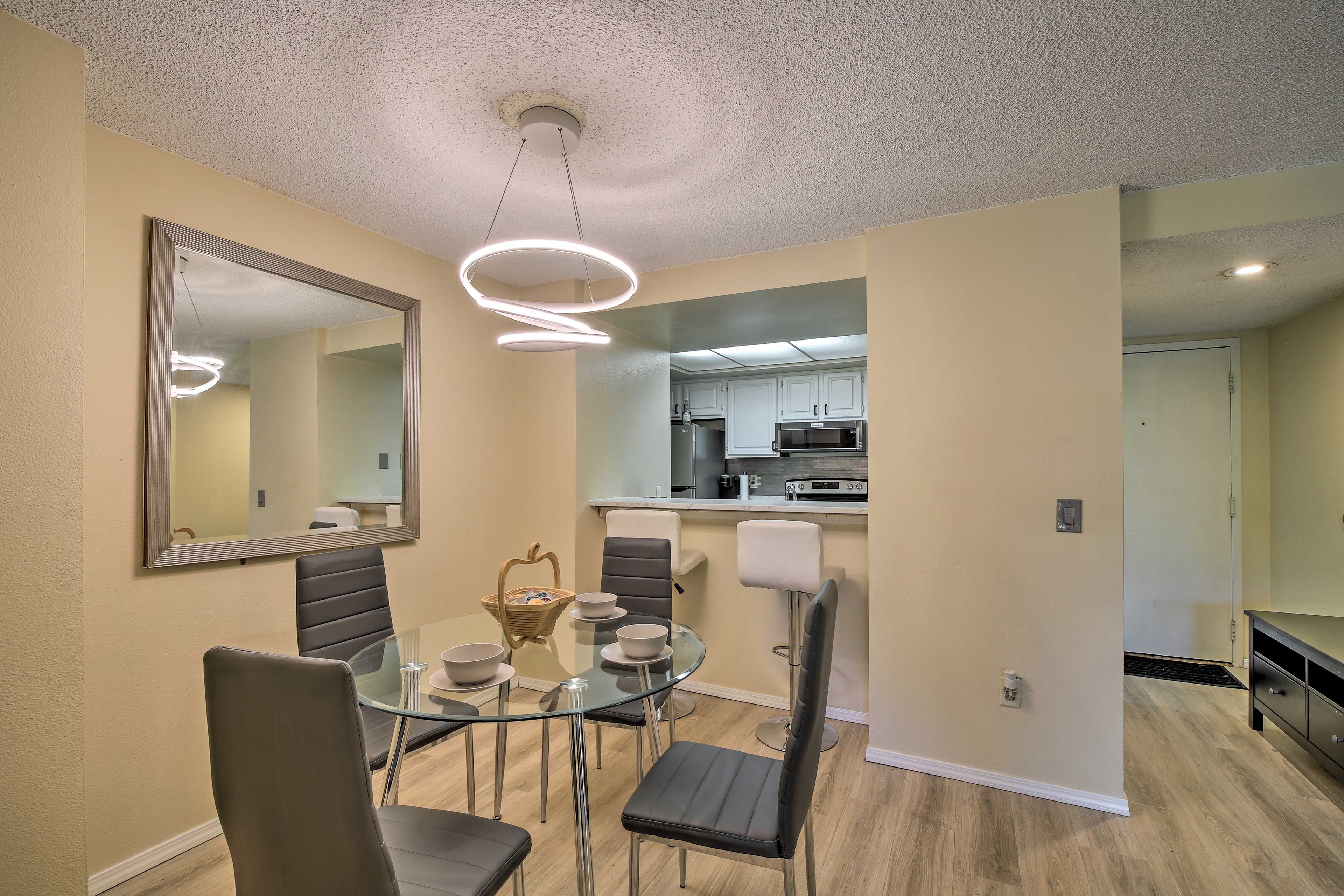 Dining Area | Dishware & Flatware Provided