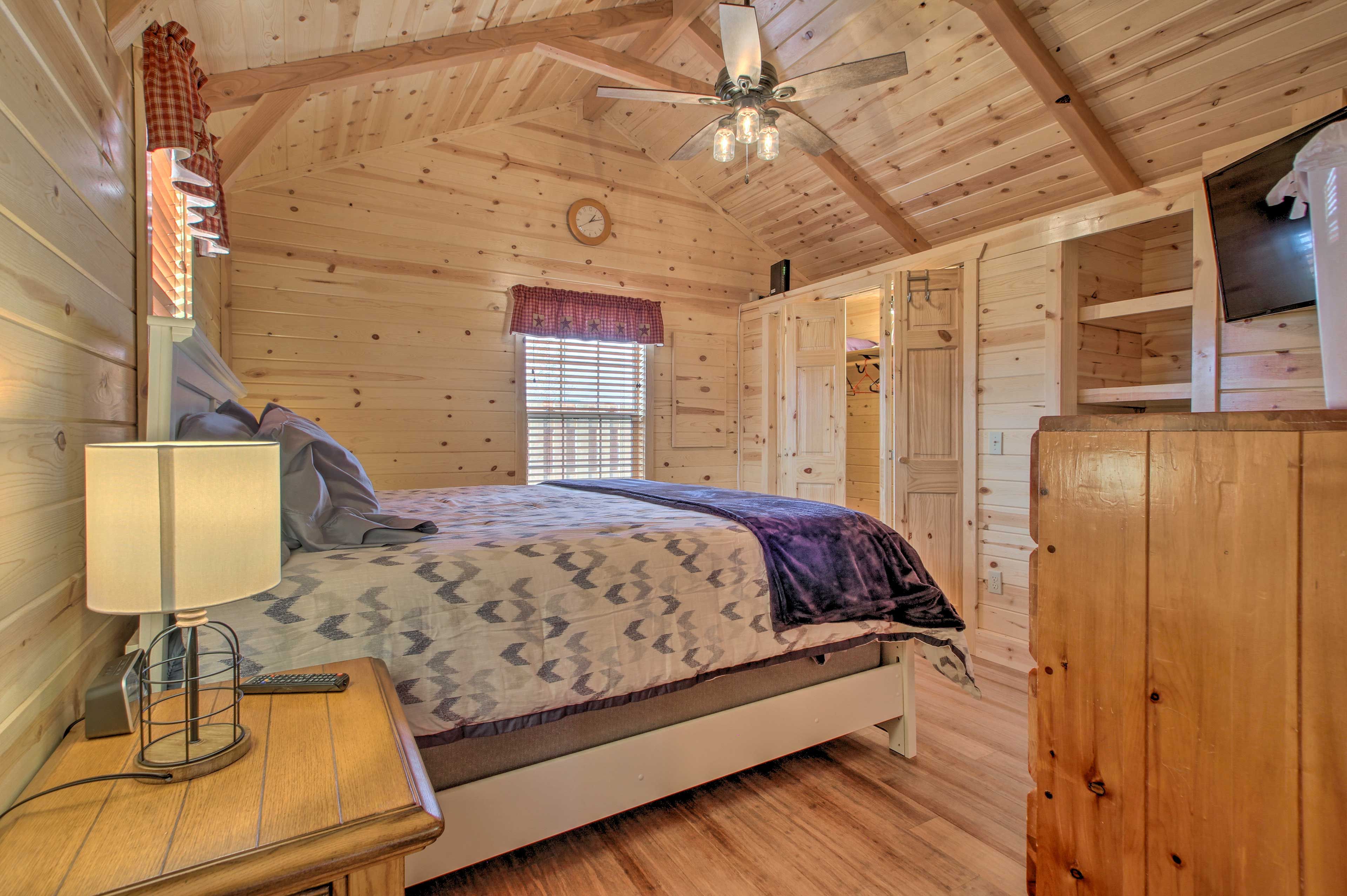 Bedroom | Smart TV