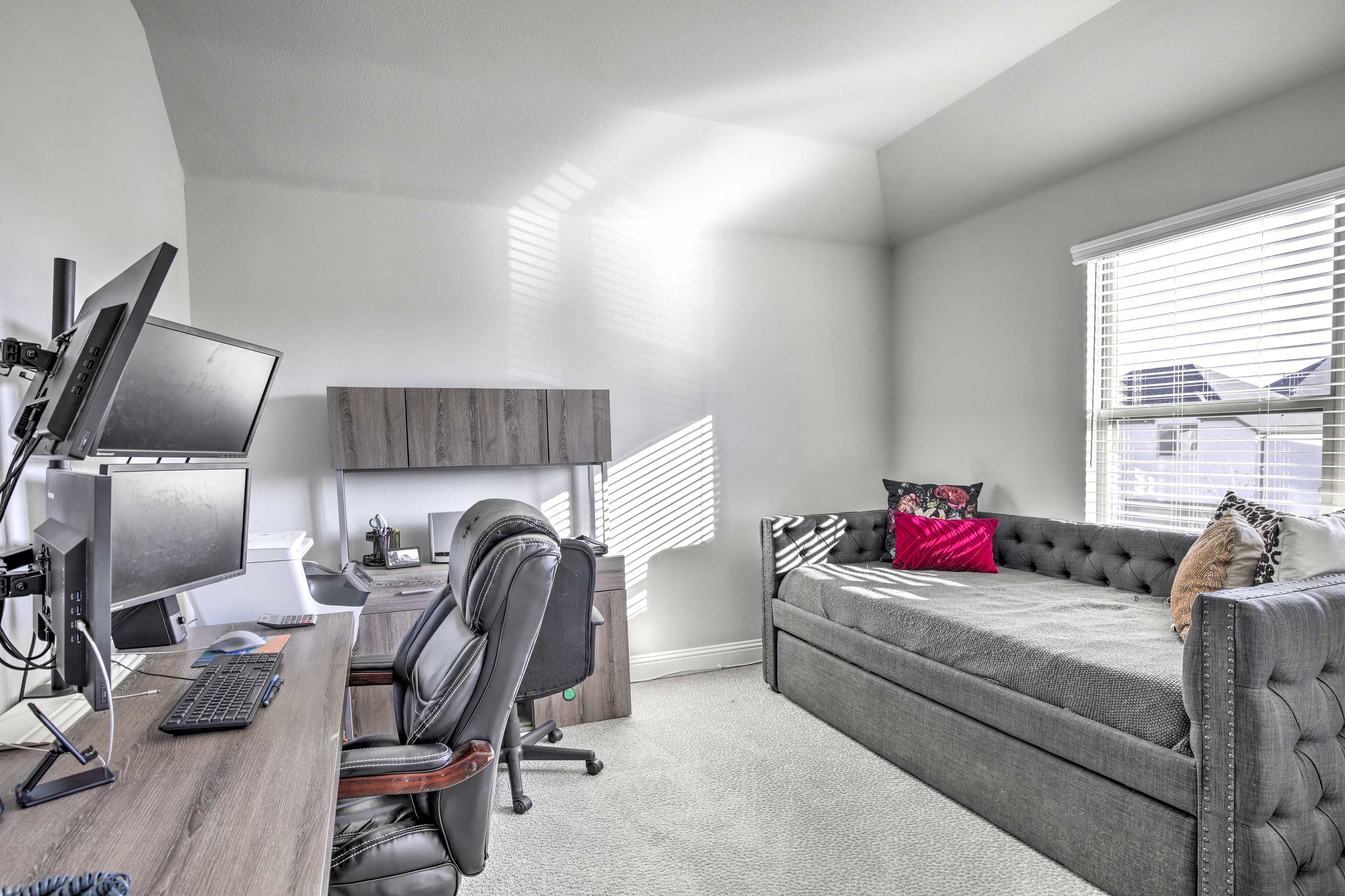 Bedroom 3 | Twin Daybed, Twin Trundle Bed