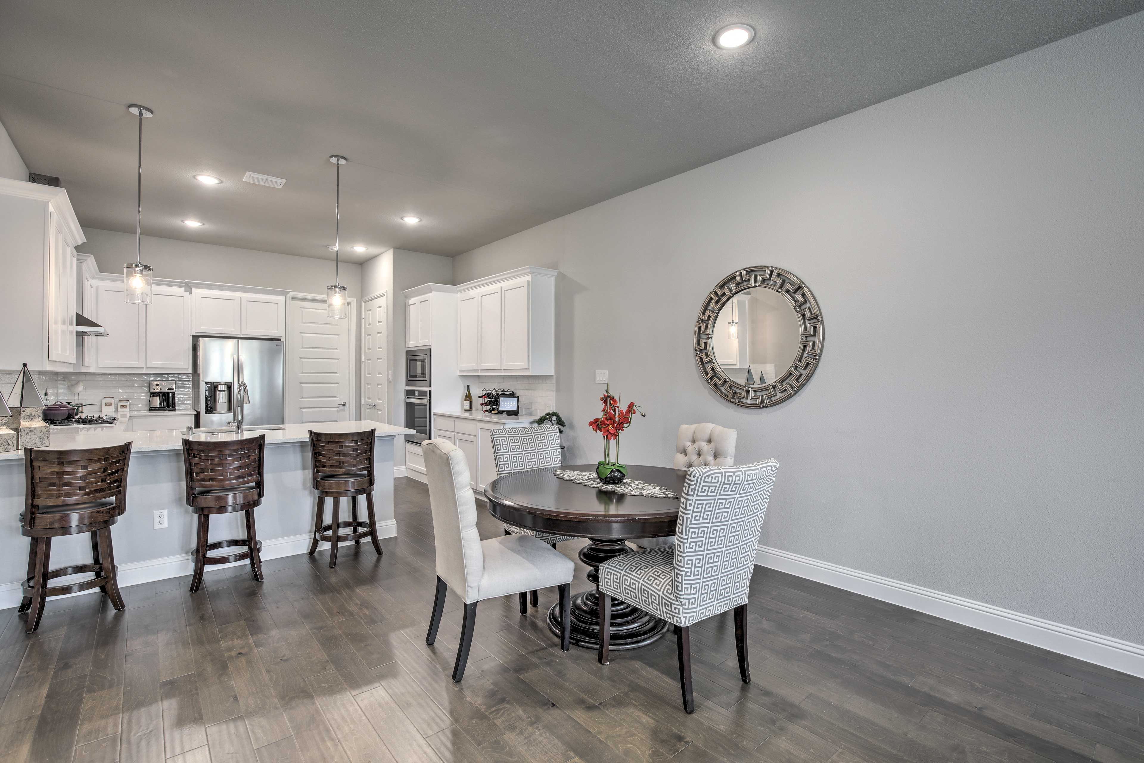 Living Room | 4-Person Dining Table
