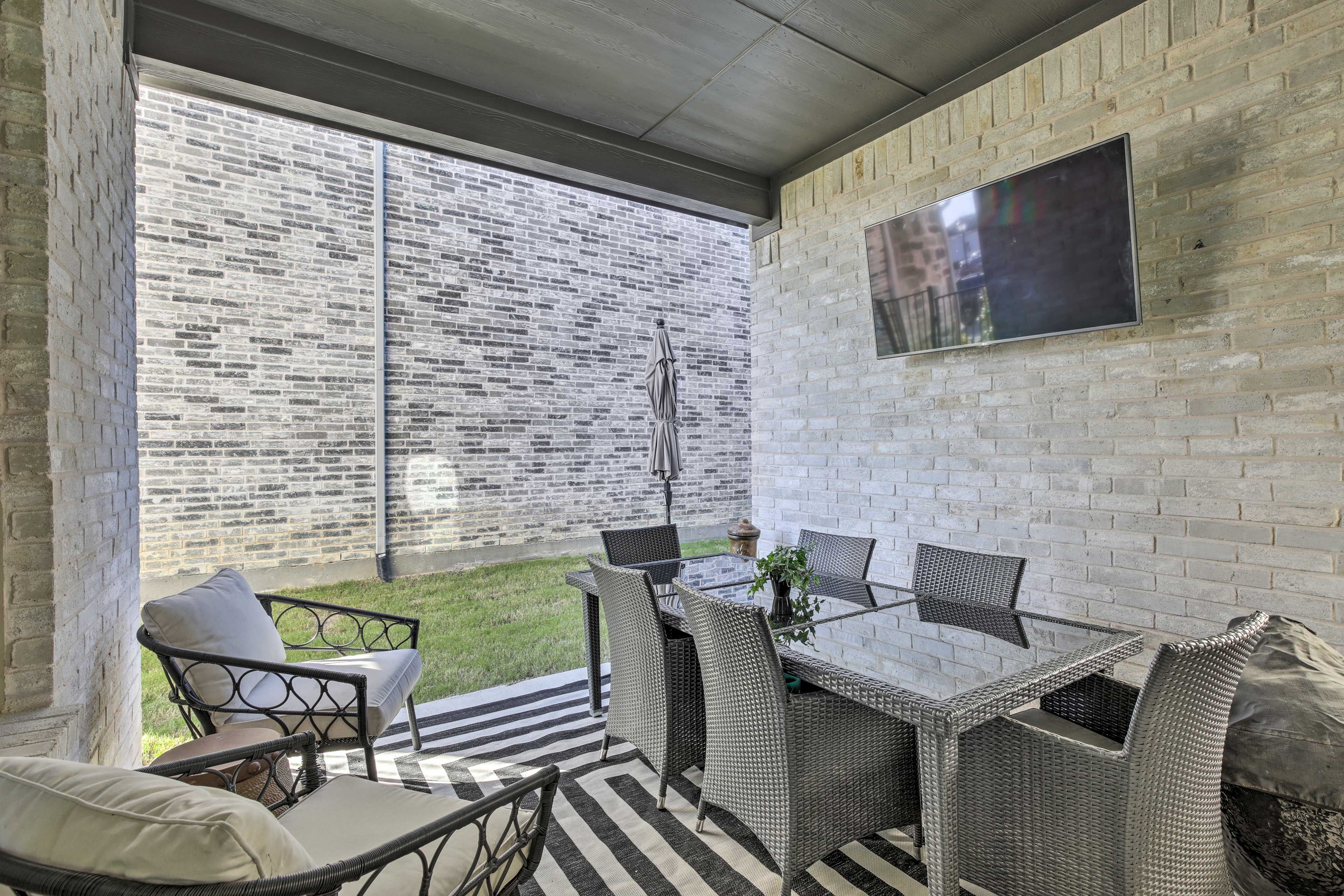Furnished Patio