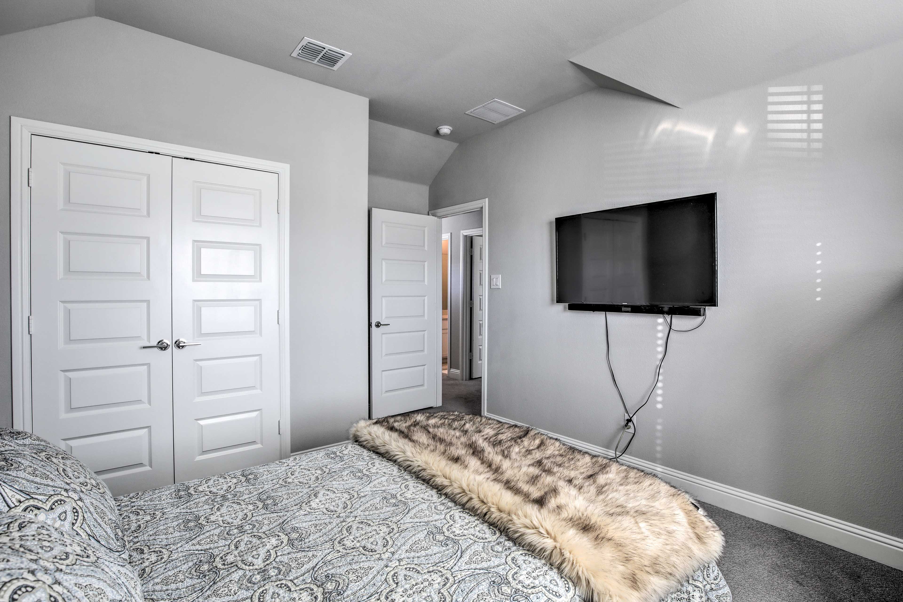 Bedroom 2 | Smart TV | Second Floor